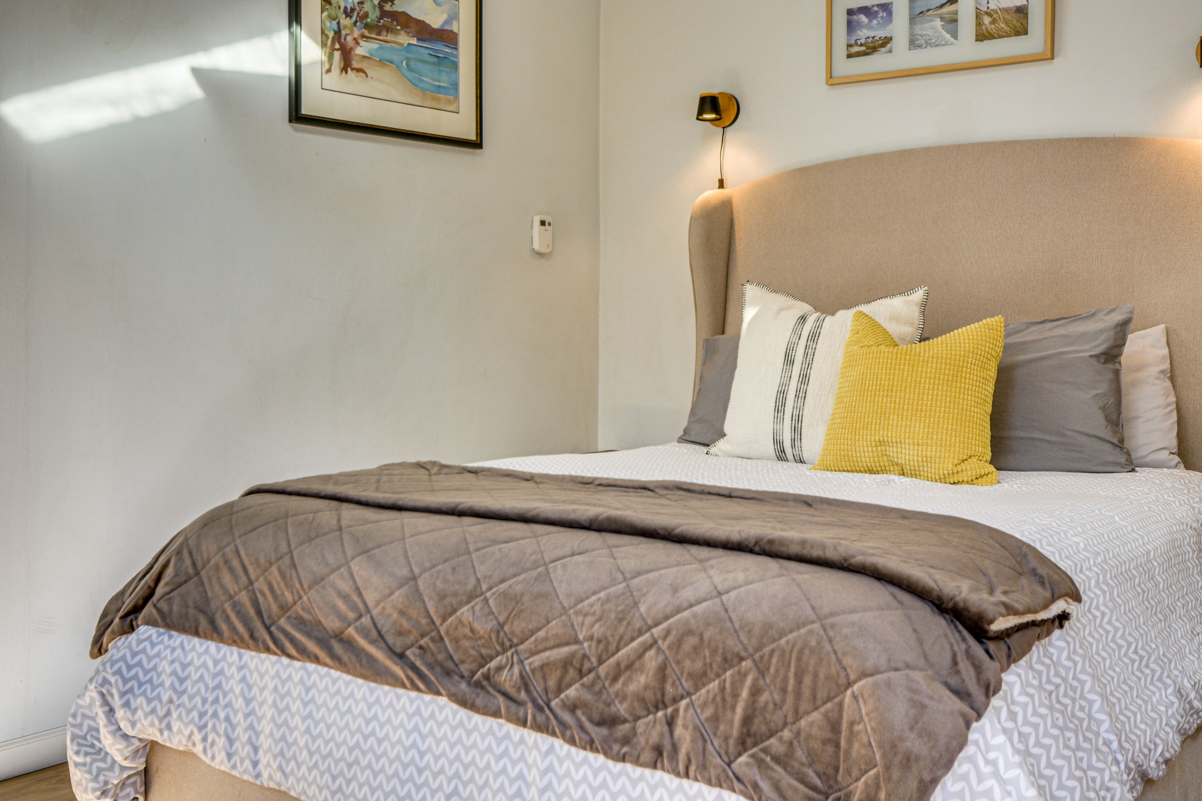 Studio | Queen Bed | Smart TV