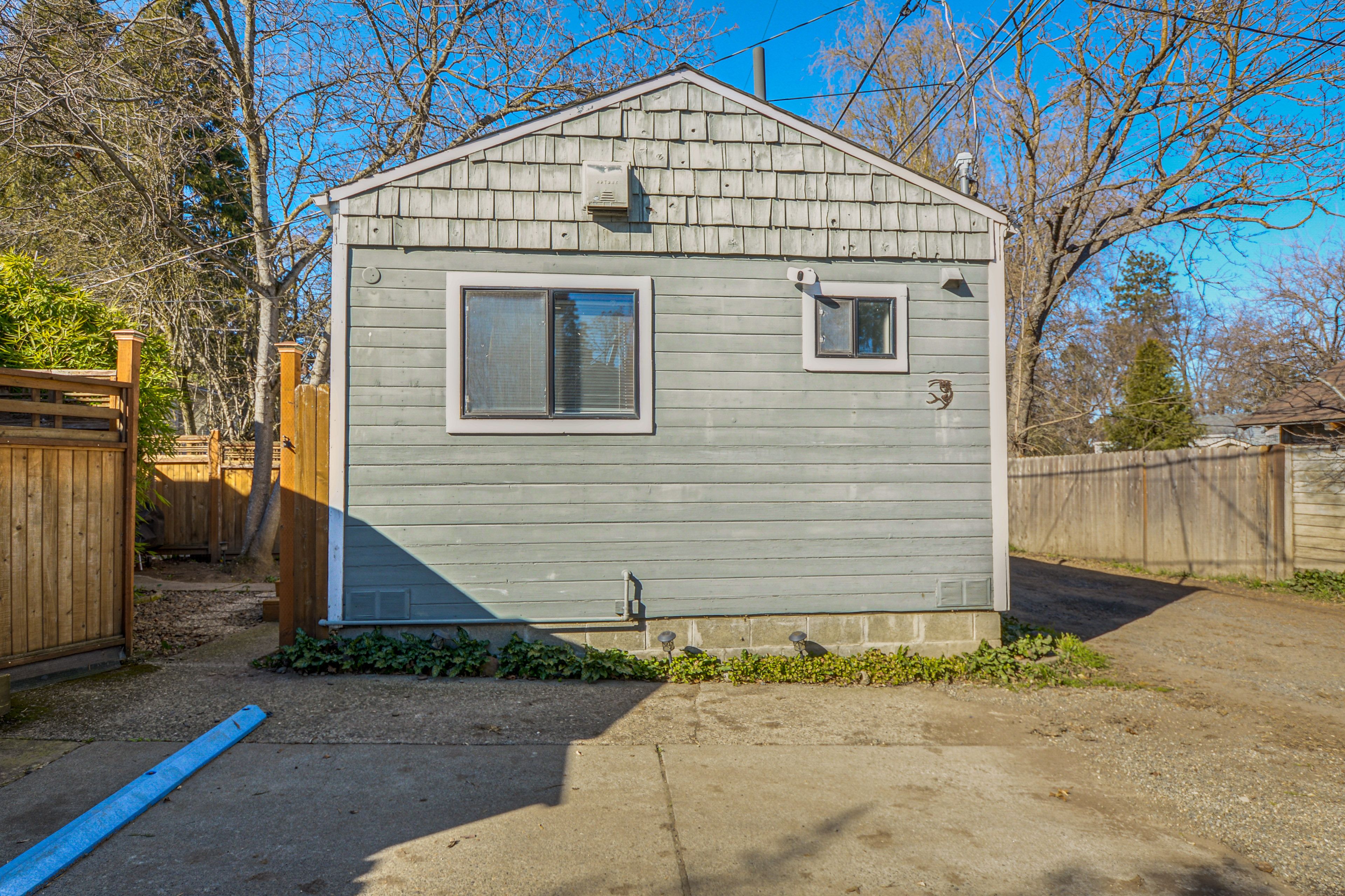 Property Exterior | Driveway (1 Vehicle)