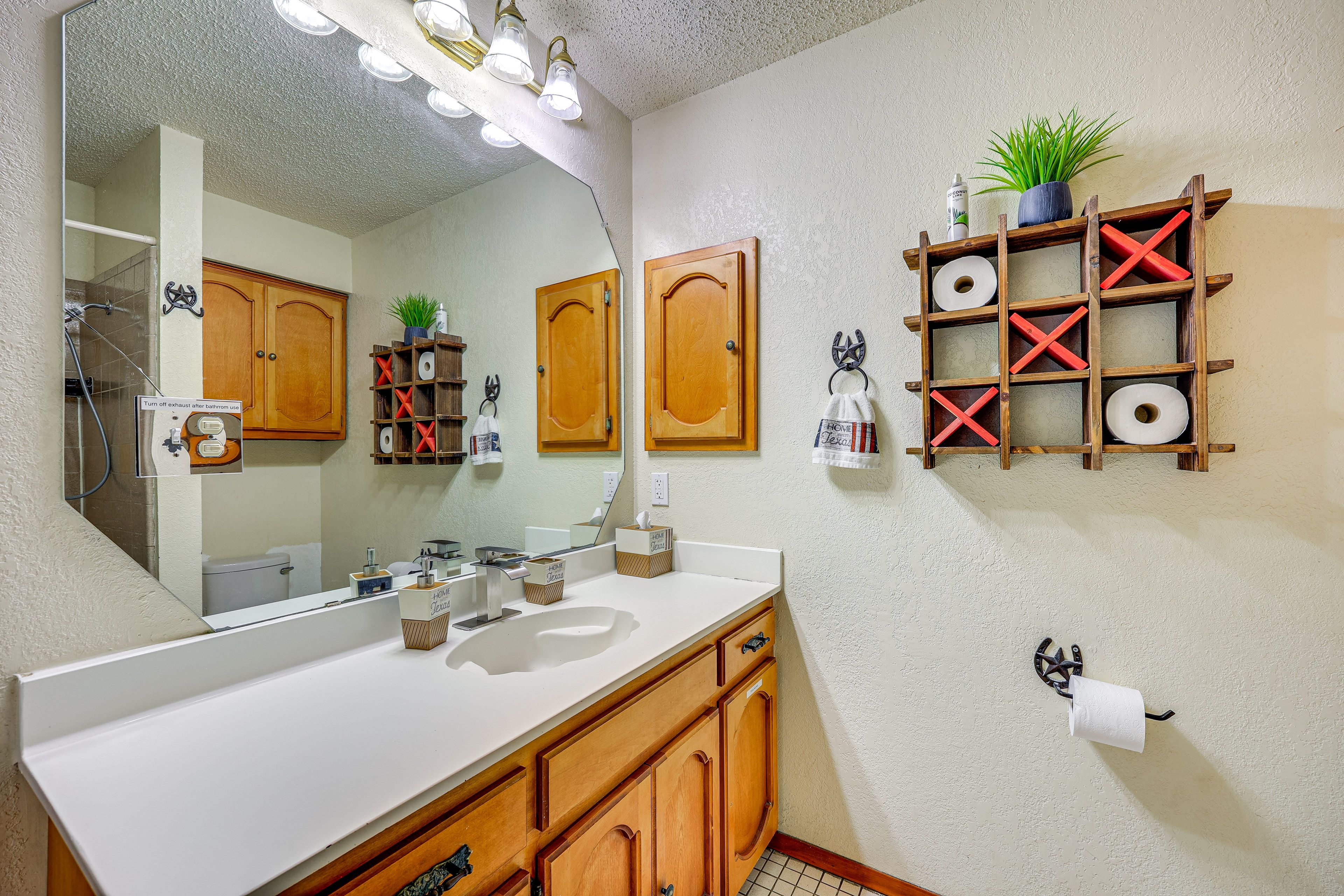 Bathroom | Towels Provided | Complimentary Toiletries