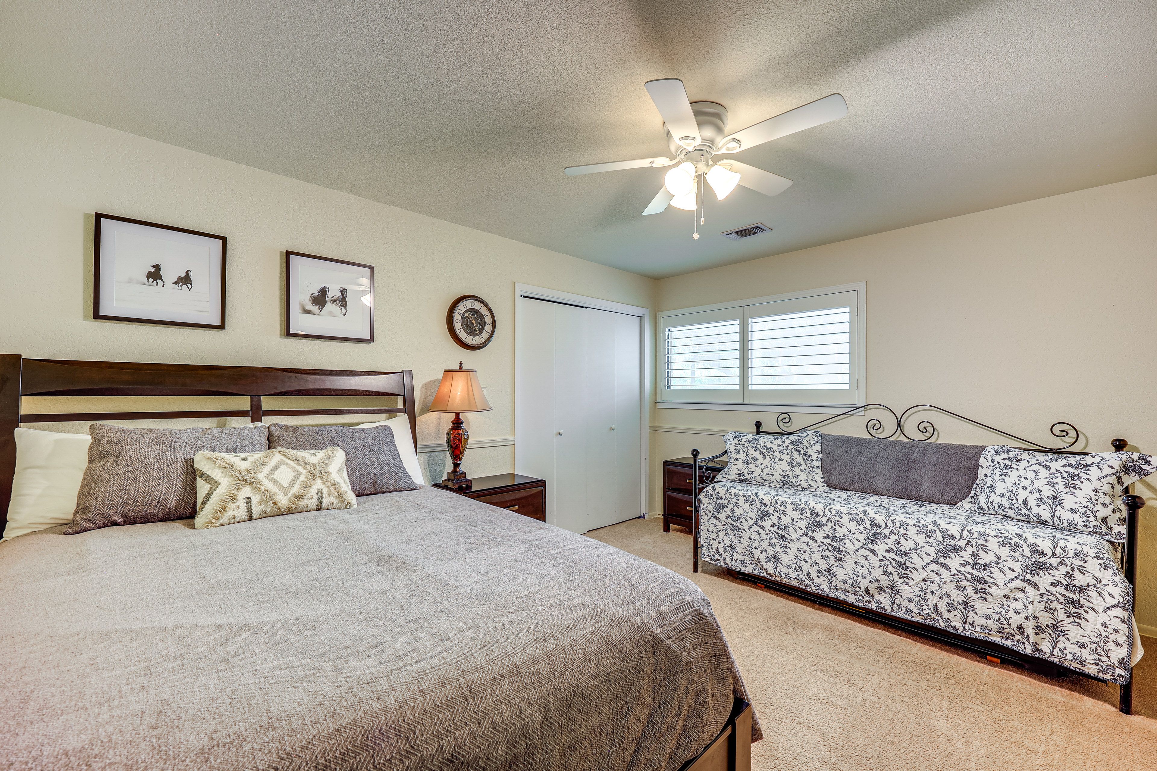 Bedroom 2 | Queen Bed | Twin Bed | Smart TV