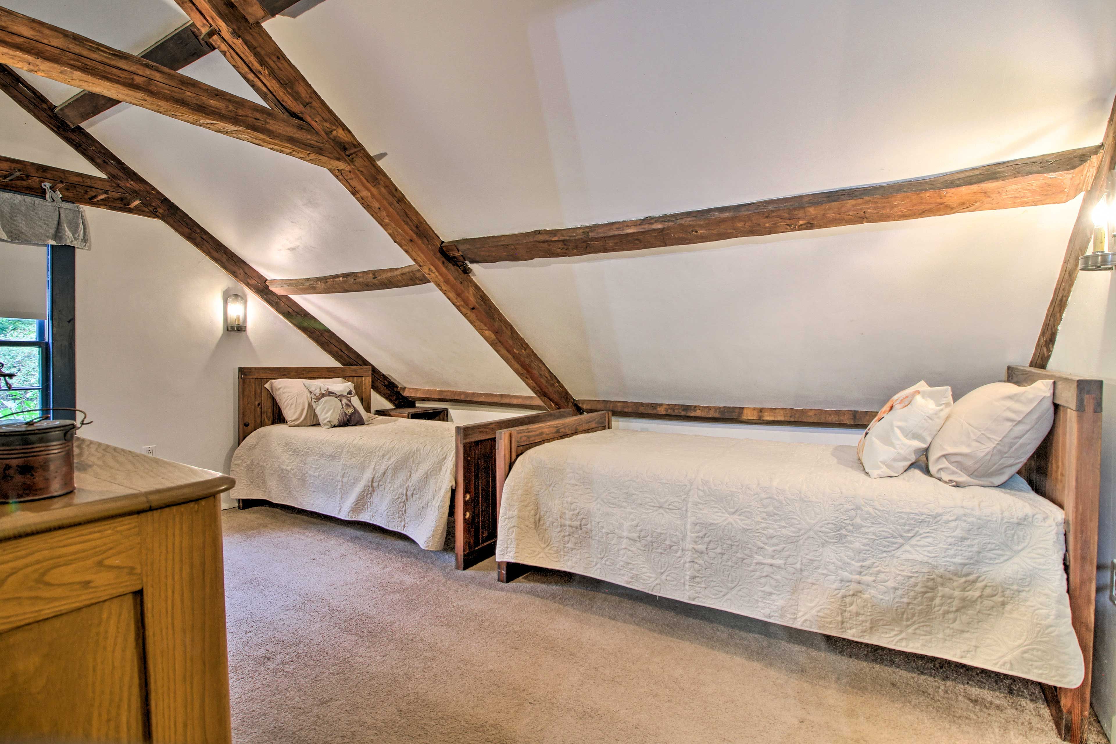 Siblings will love sharing this bedroom with 2 twin beds.