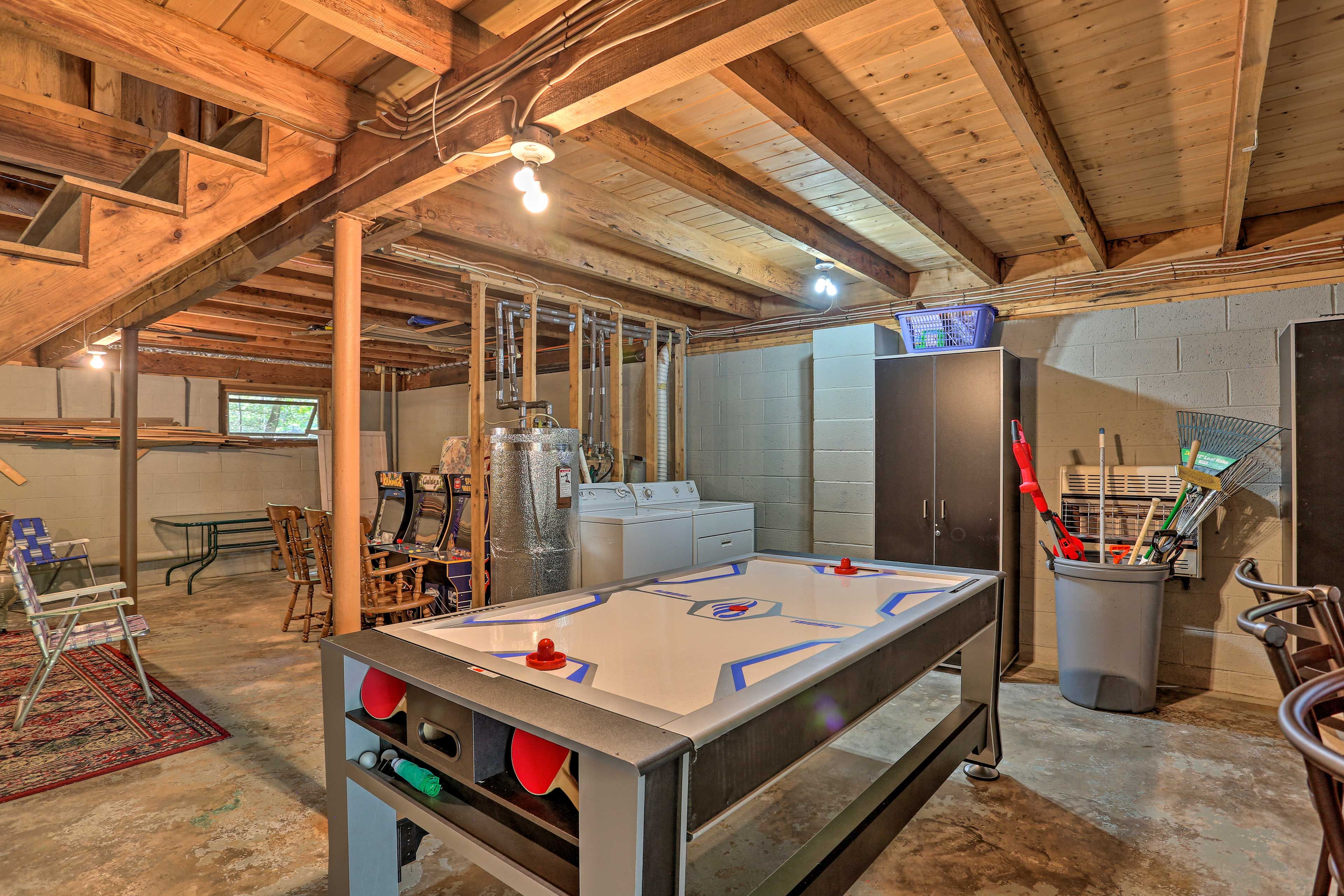 The spacious game room features 6 vintage arcade games!