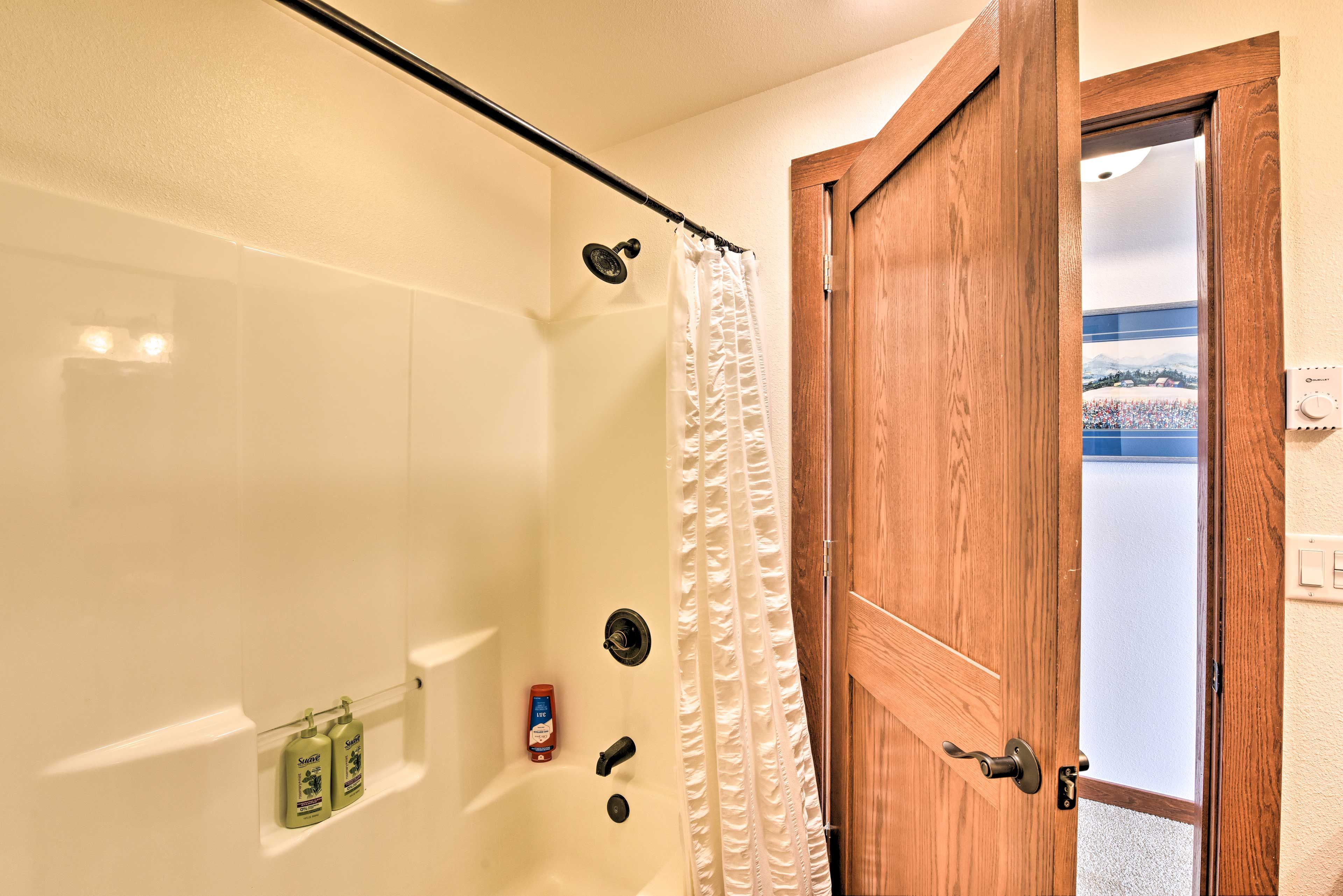 Full Bathroom | Tub/Shower Combo