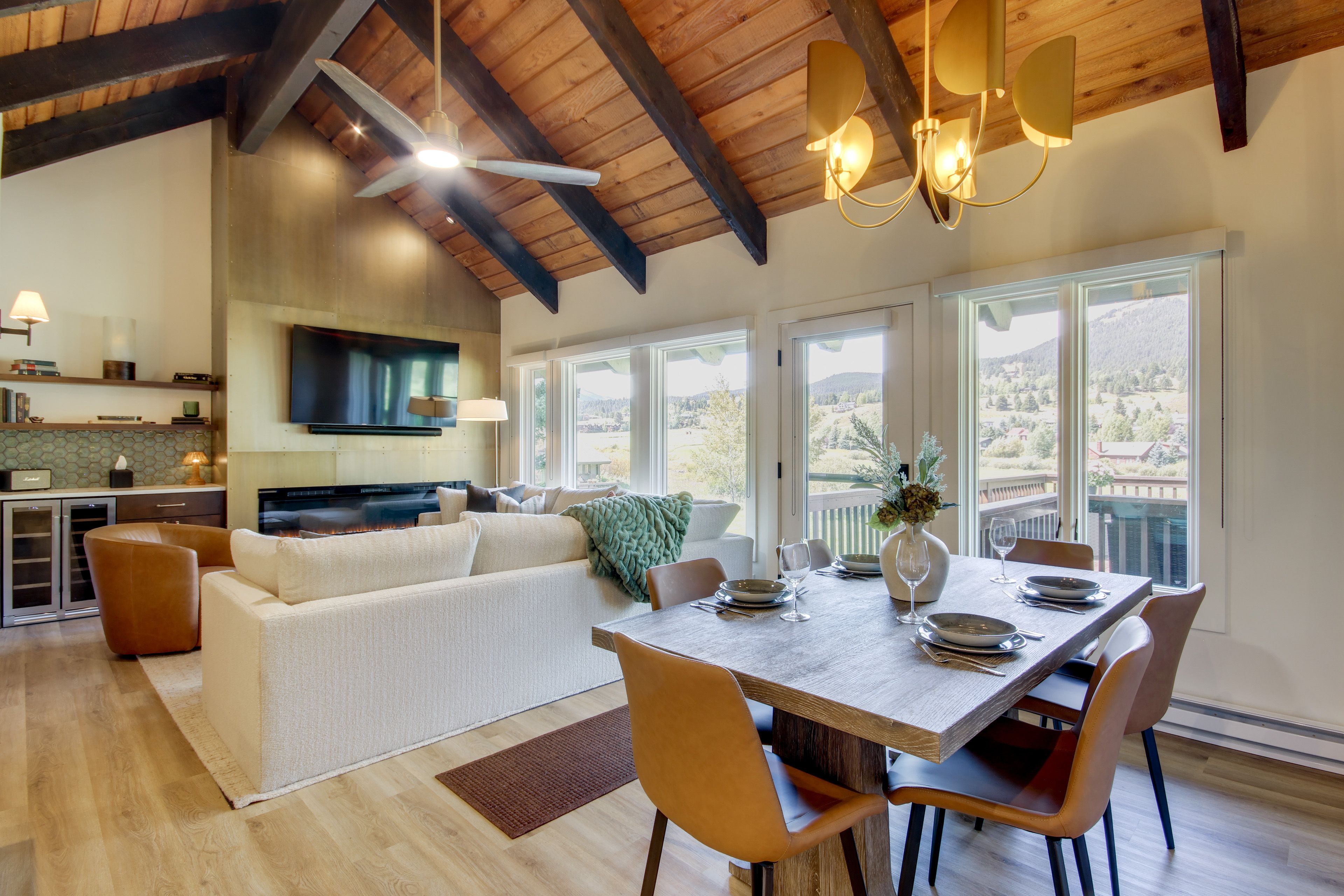 Dining Area | Dishes & Flatware Provided