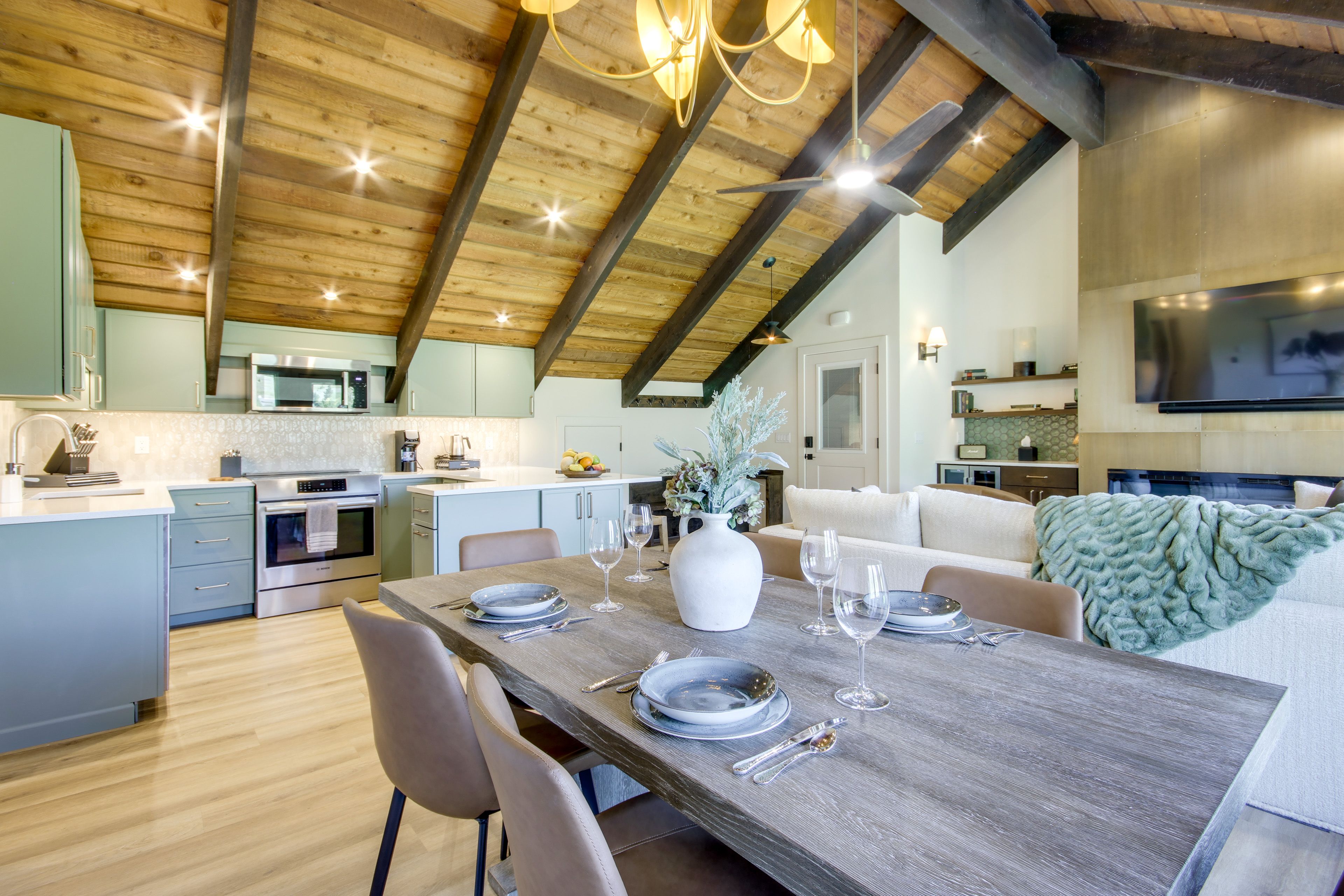 Interior | Open Floor Plan | Free WiFi
