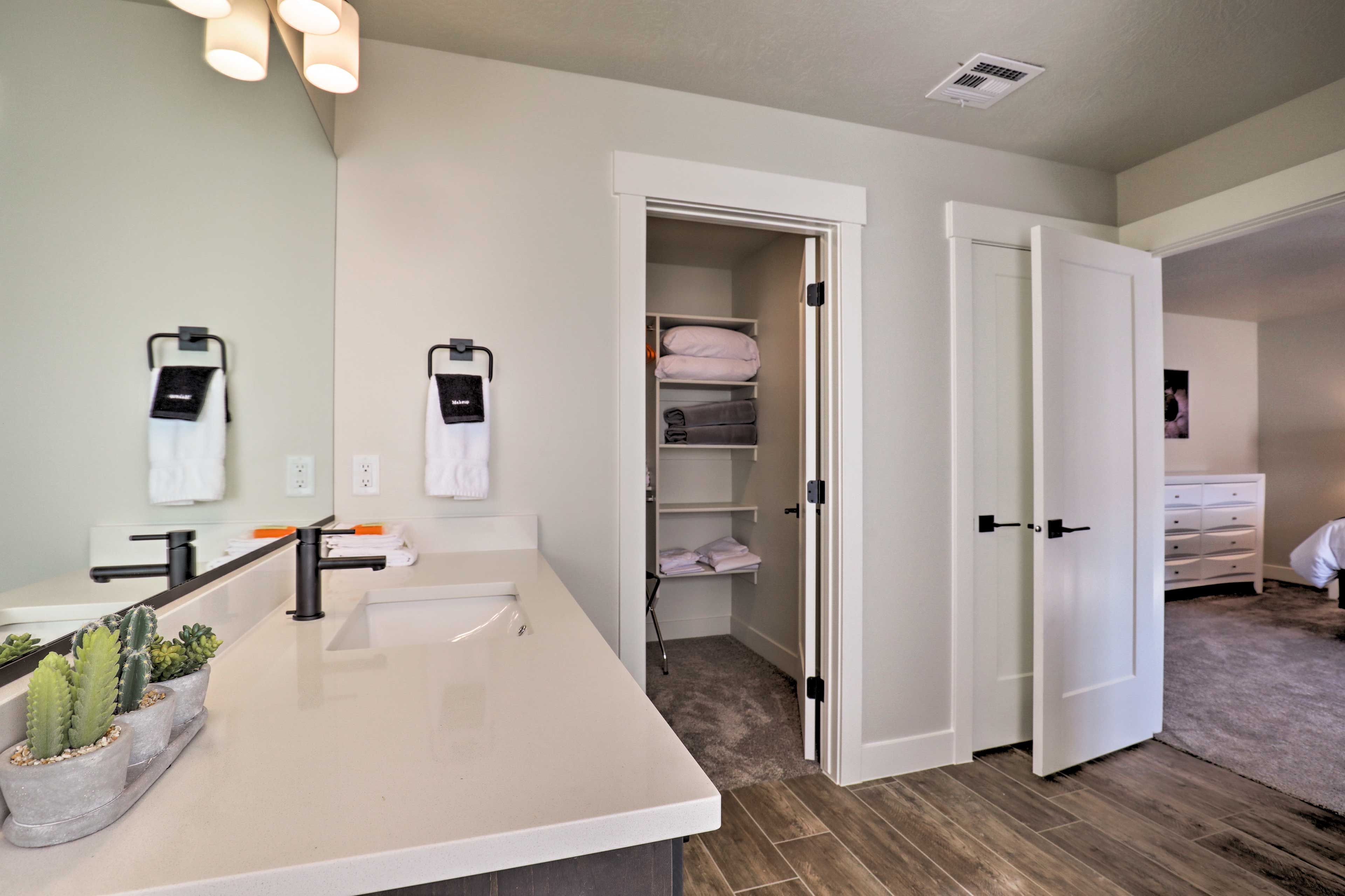 There's even a walk-in closet to organize your traveler wardrobe in!