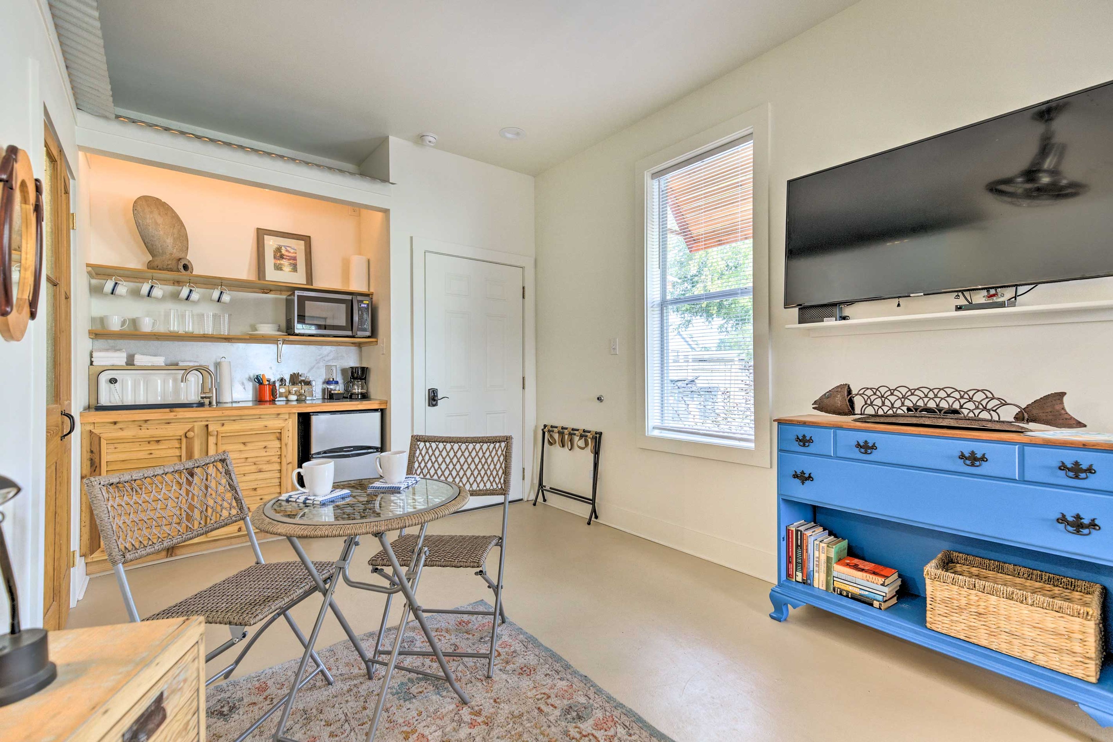Kitchenette Area | Bistro Table for 2