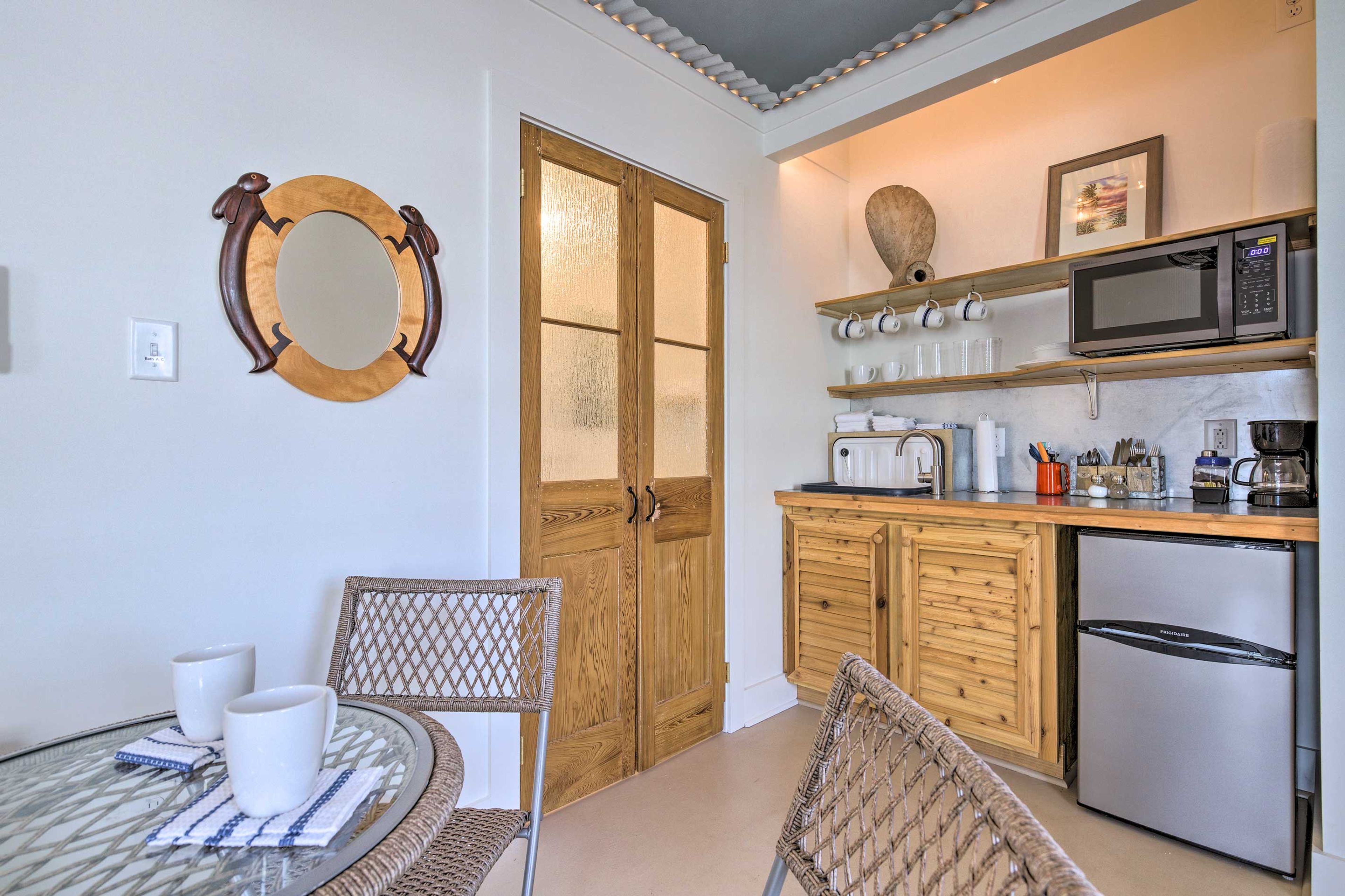 Kitchenette | Well-Equipped