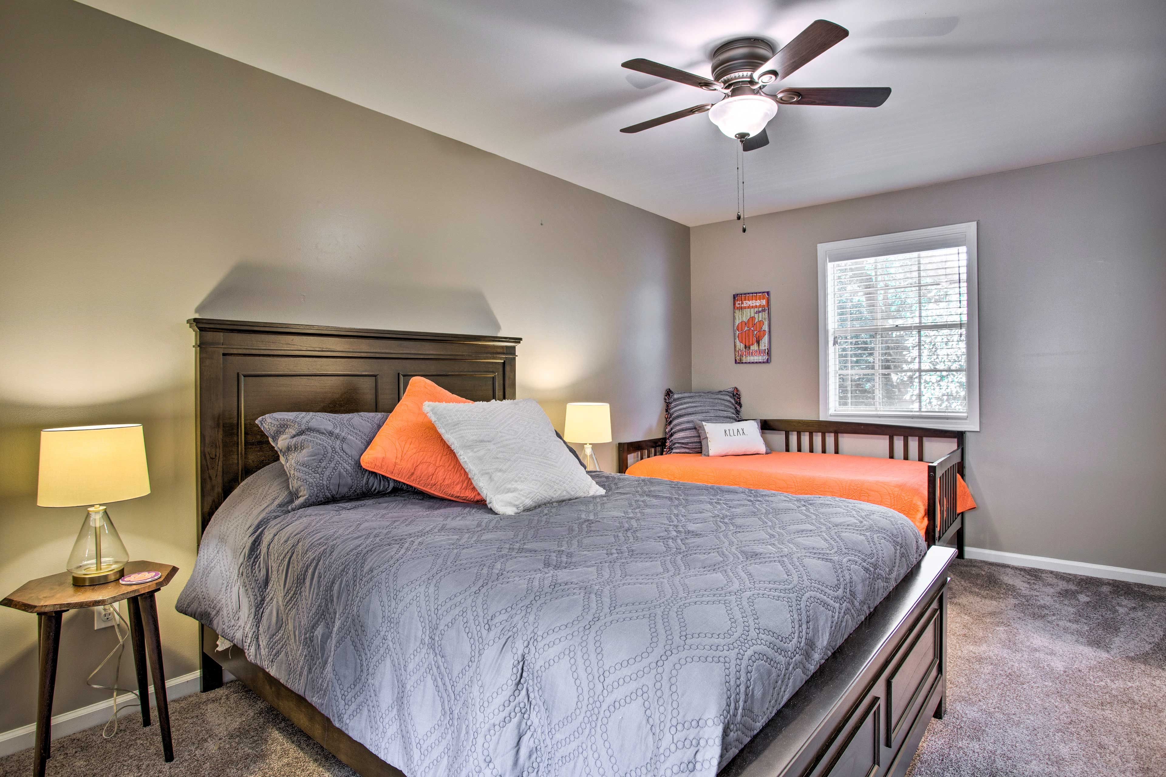 Bedroom 3 | Queen Bed | Twin Daybed