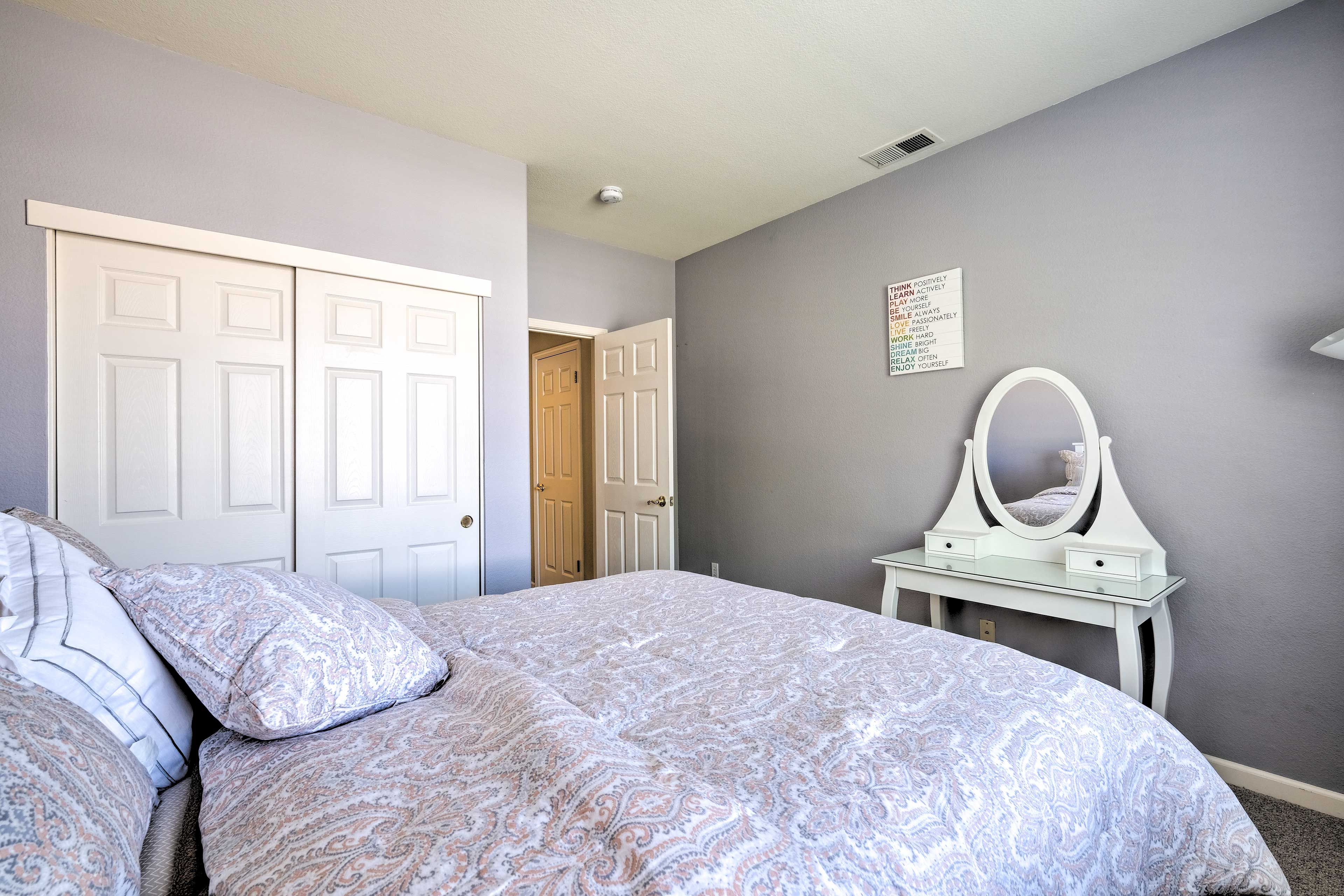 Wake up feeling rejuvinated after a night spent in the queen bed.