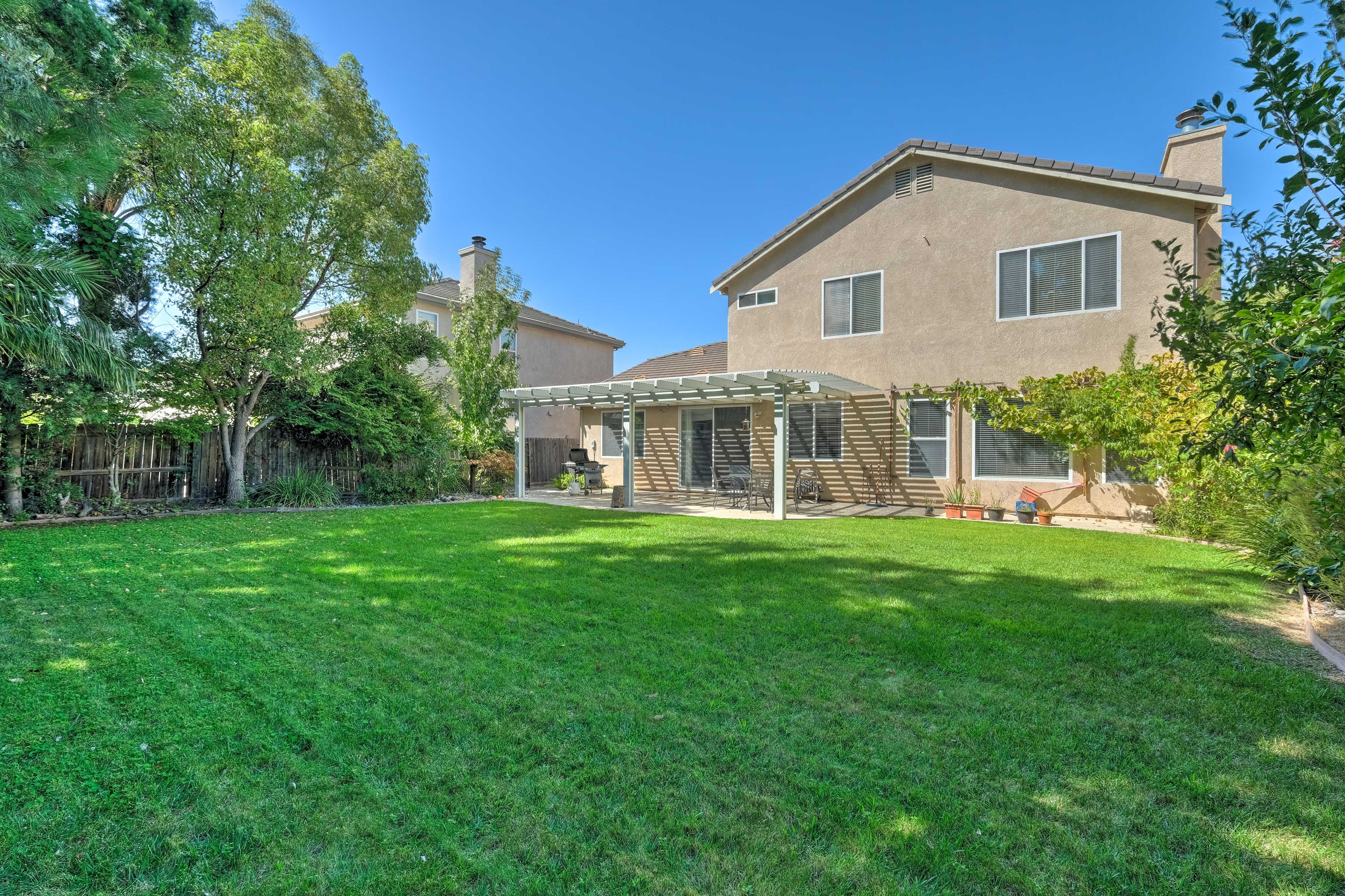 Bring your lawn games and release some energy in the backyard.