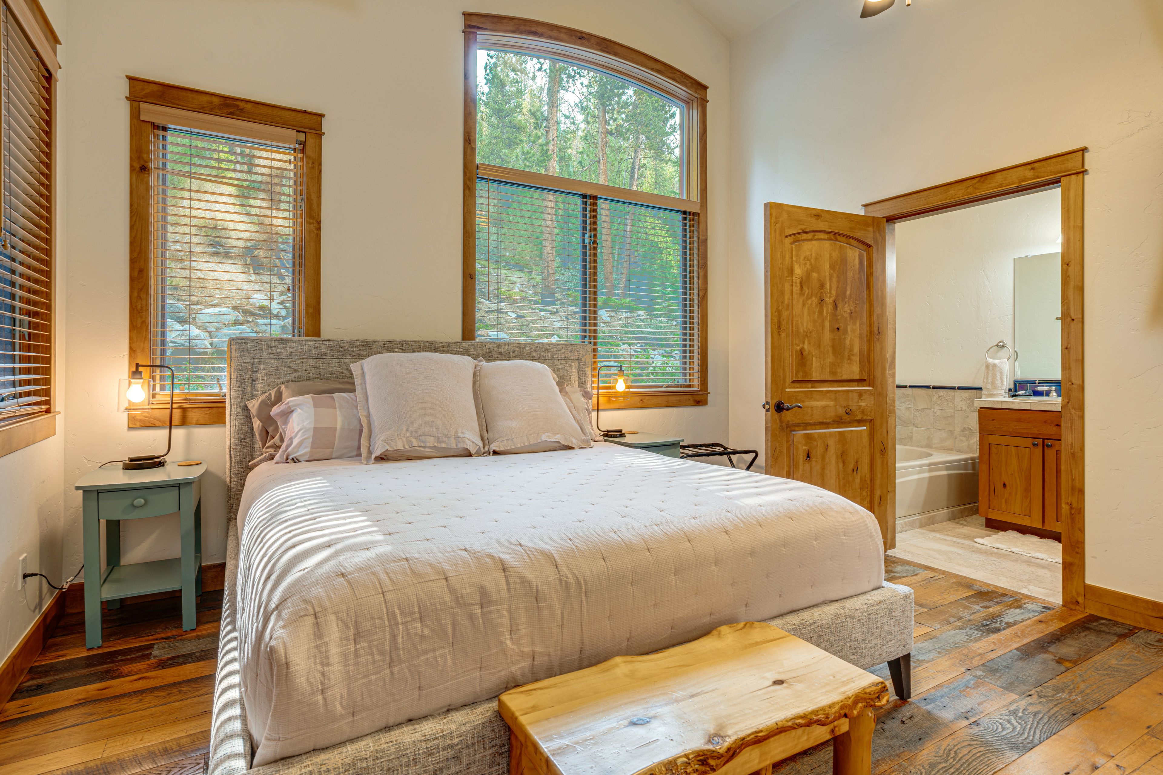 Bedroom 3 | King Bed | En-Suite Bathroom