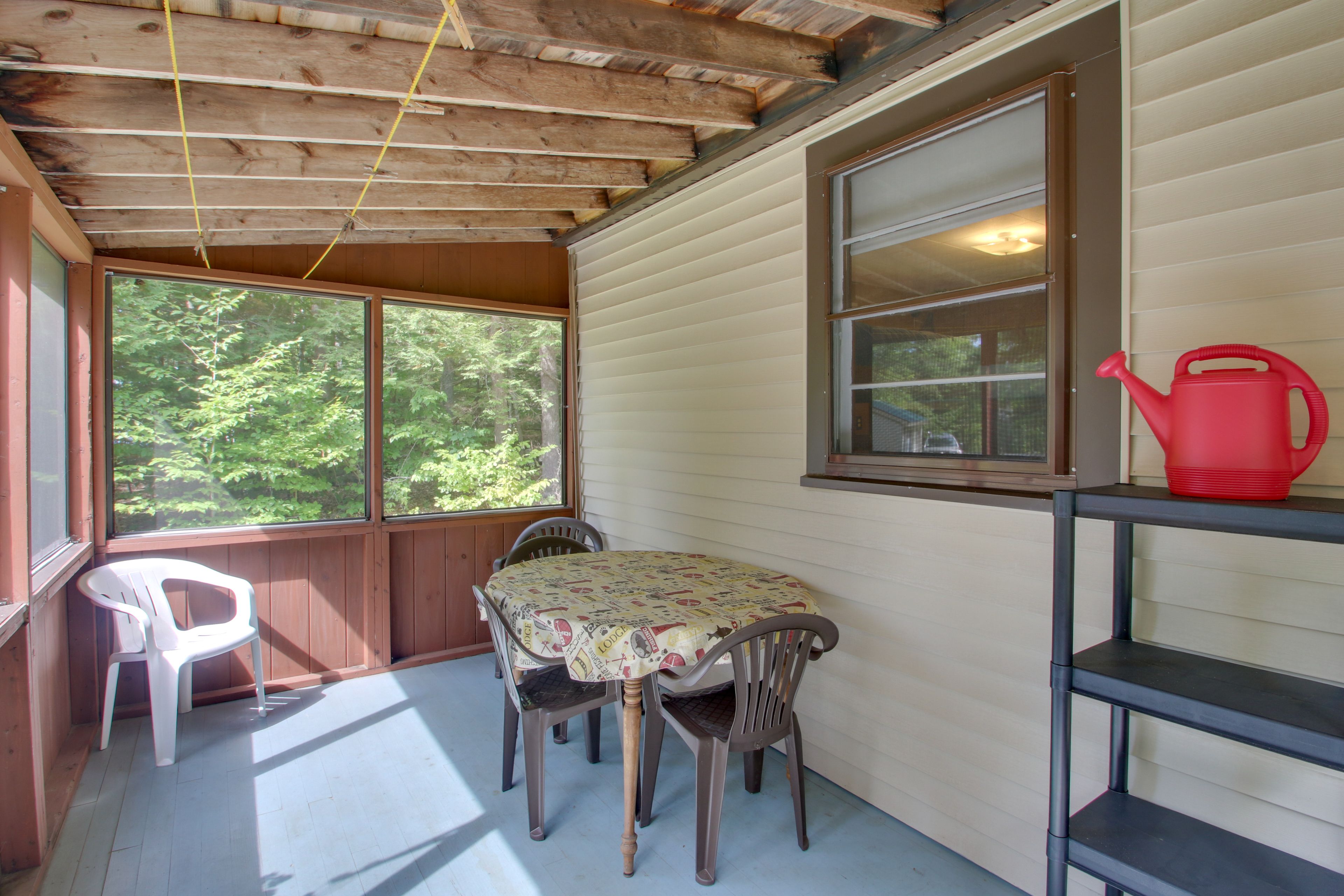 Screened Porch | Dining Area