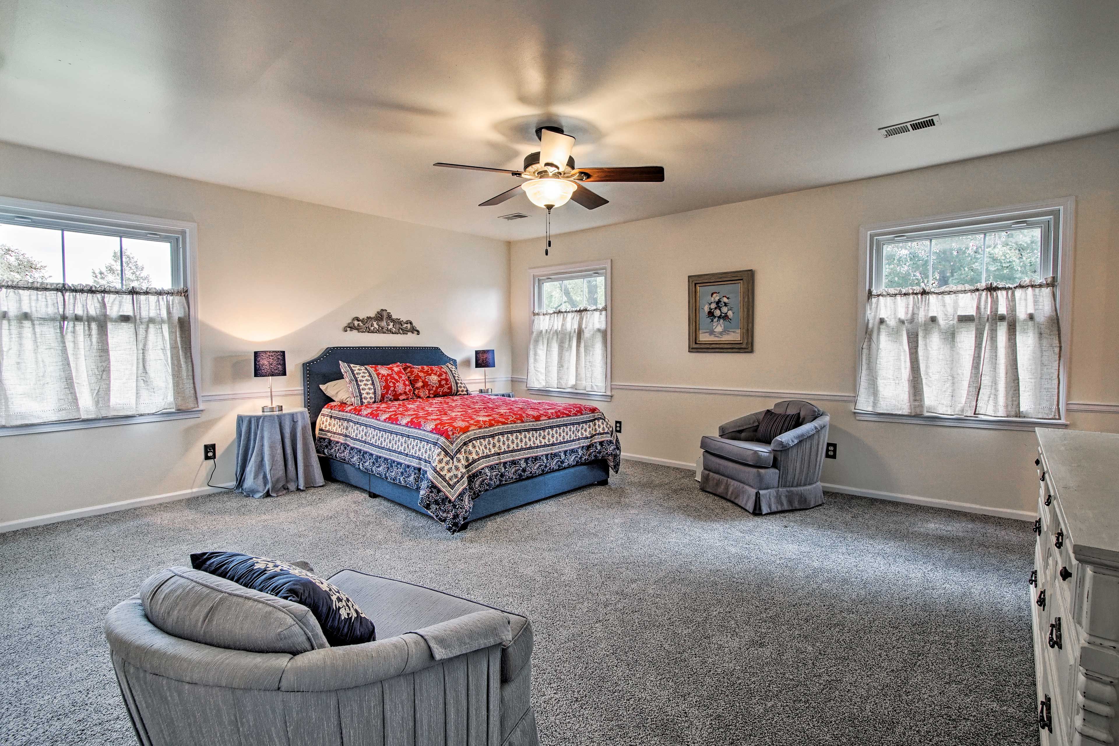 Bedroom 1 | Queen Bed | Linens Provided