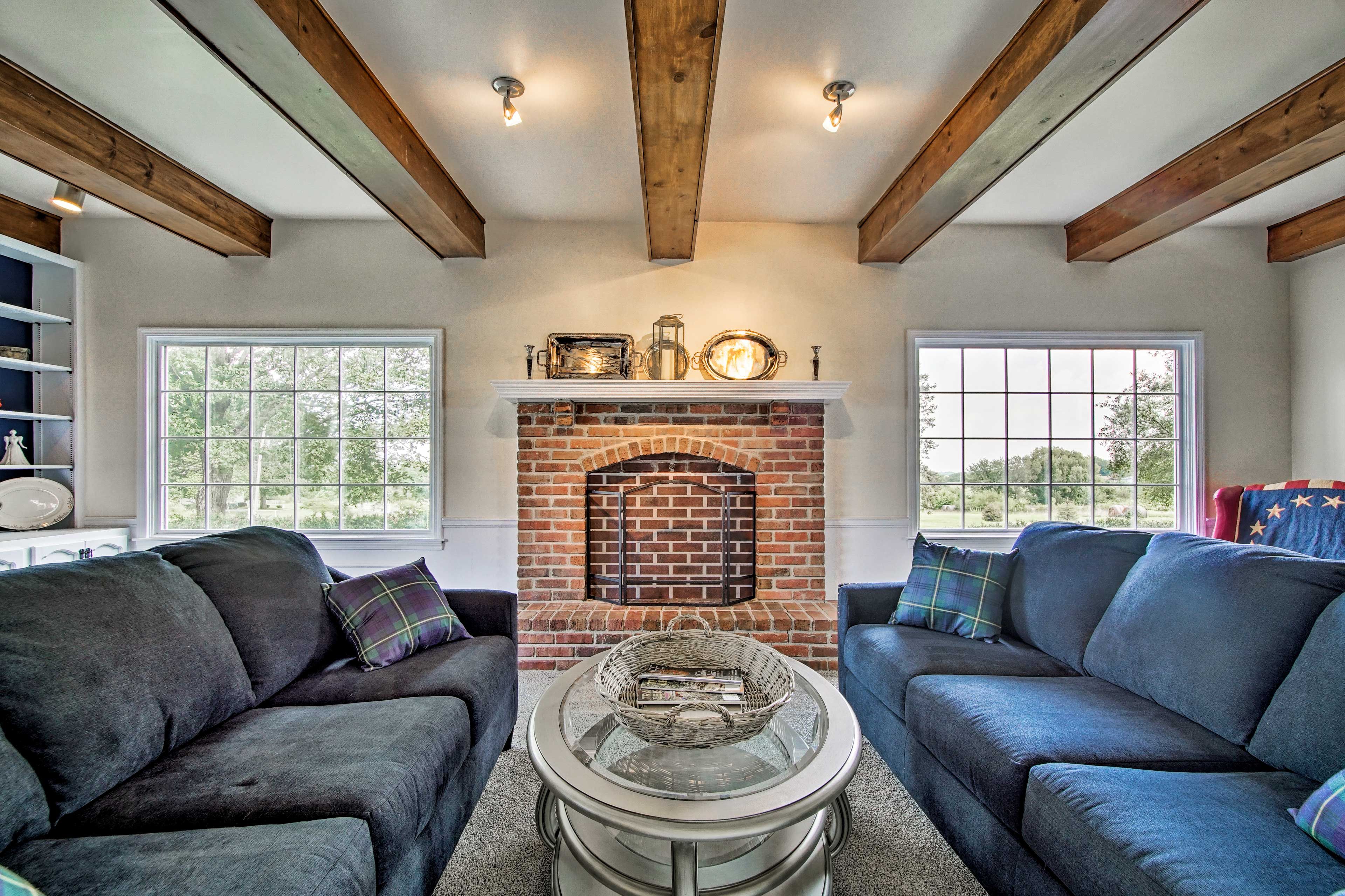 Living Room | Free WiFi | Smart TV | Central A/C & Heat