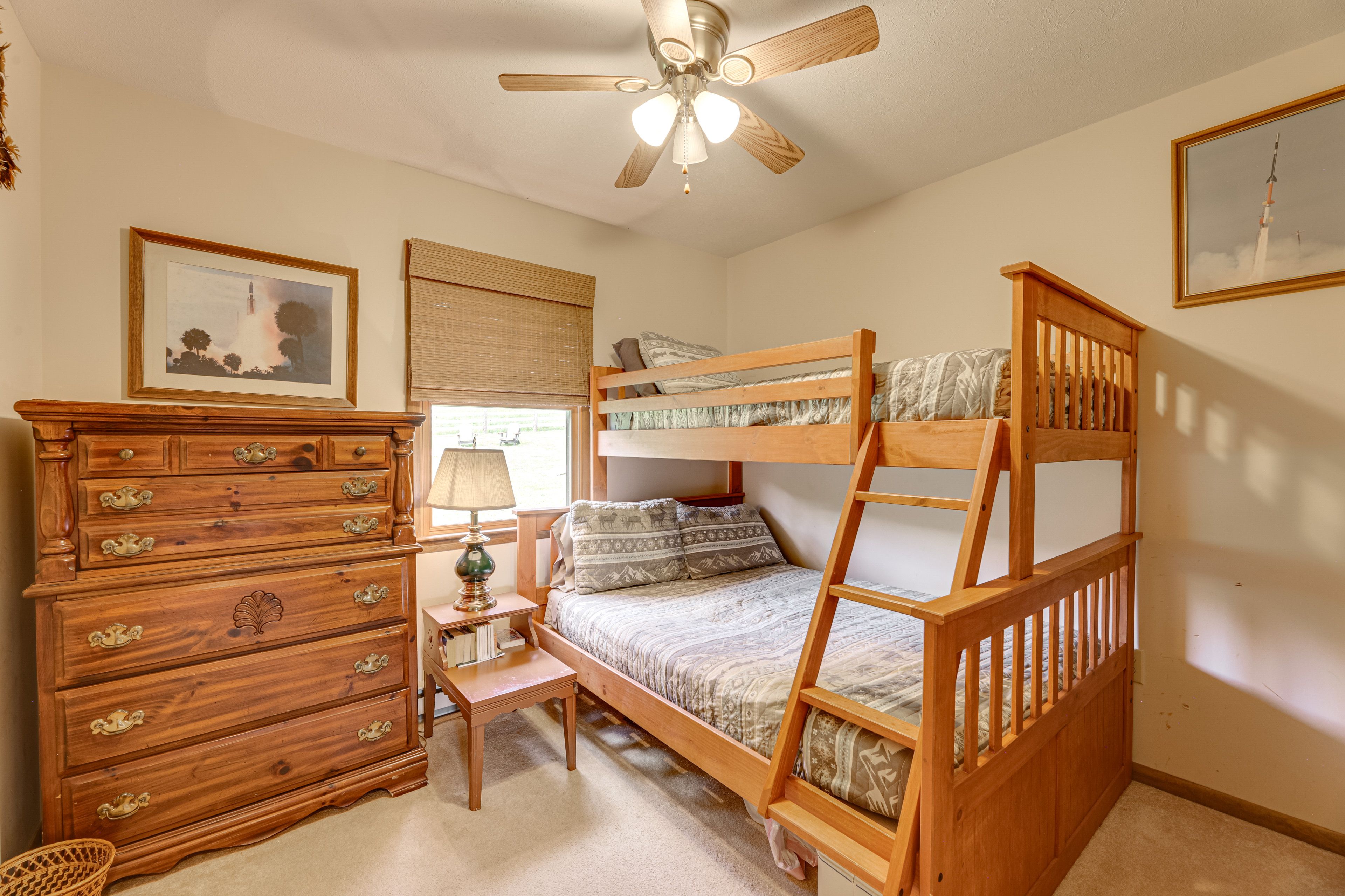 Bedroom 3 | Twin/Full Bunk Bed