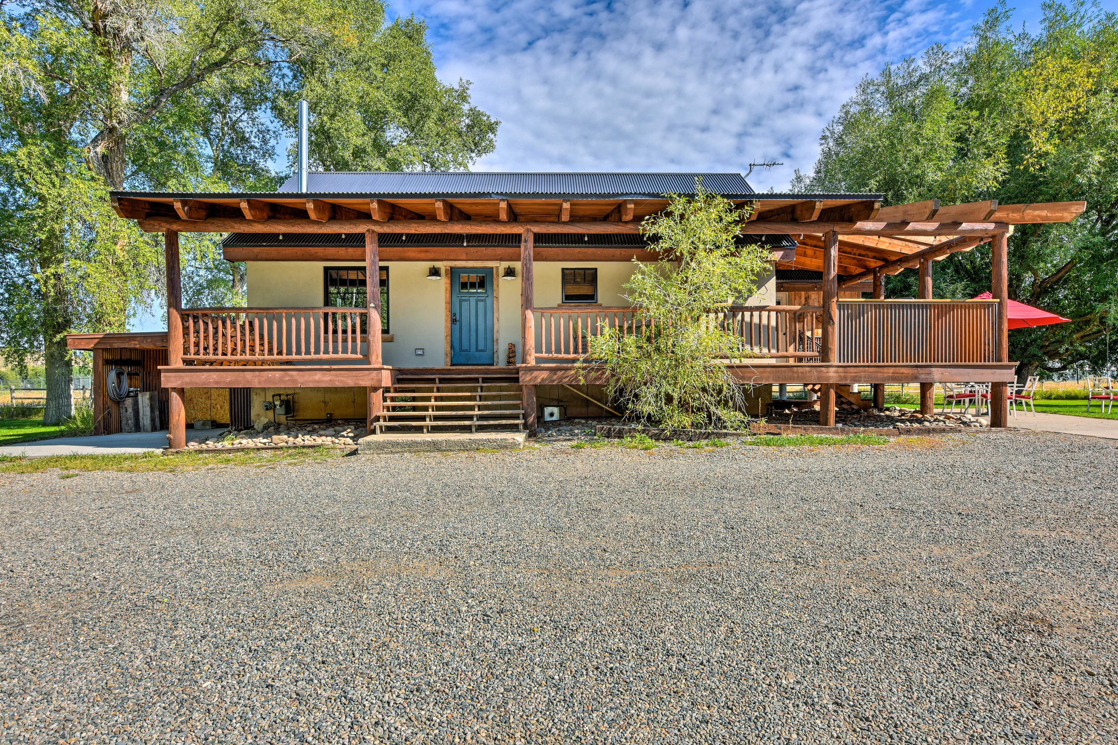 Parking | Driveway (3 Vehicles) | RV & Trailer Parking