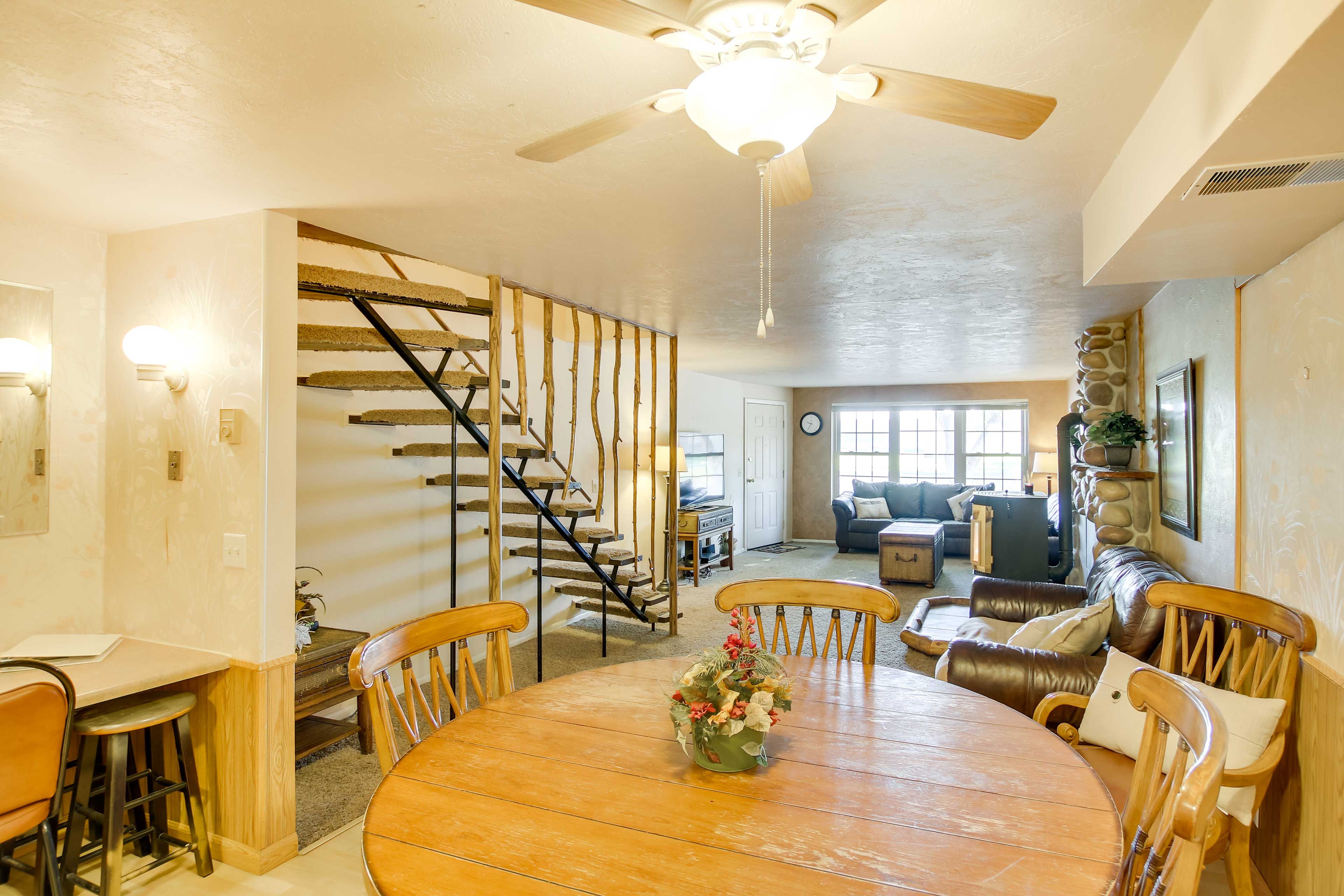 Interior | Open Floor Plan | Free WiFi
