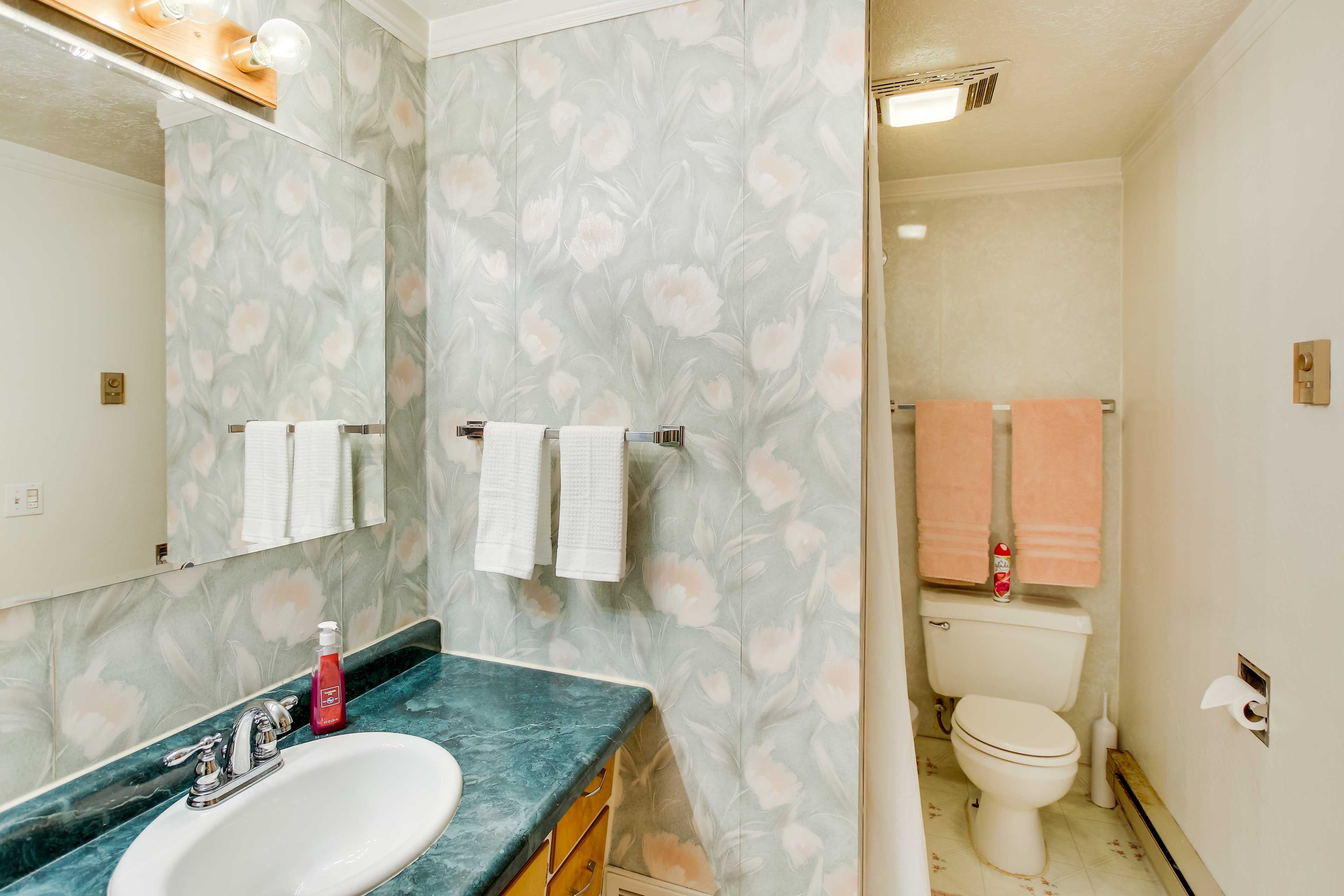 Full Bathoom | Towels & Linens Provided