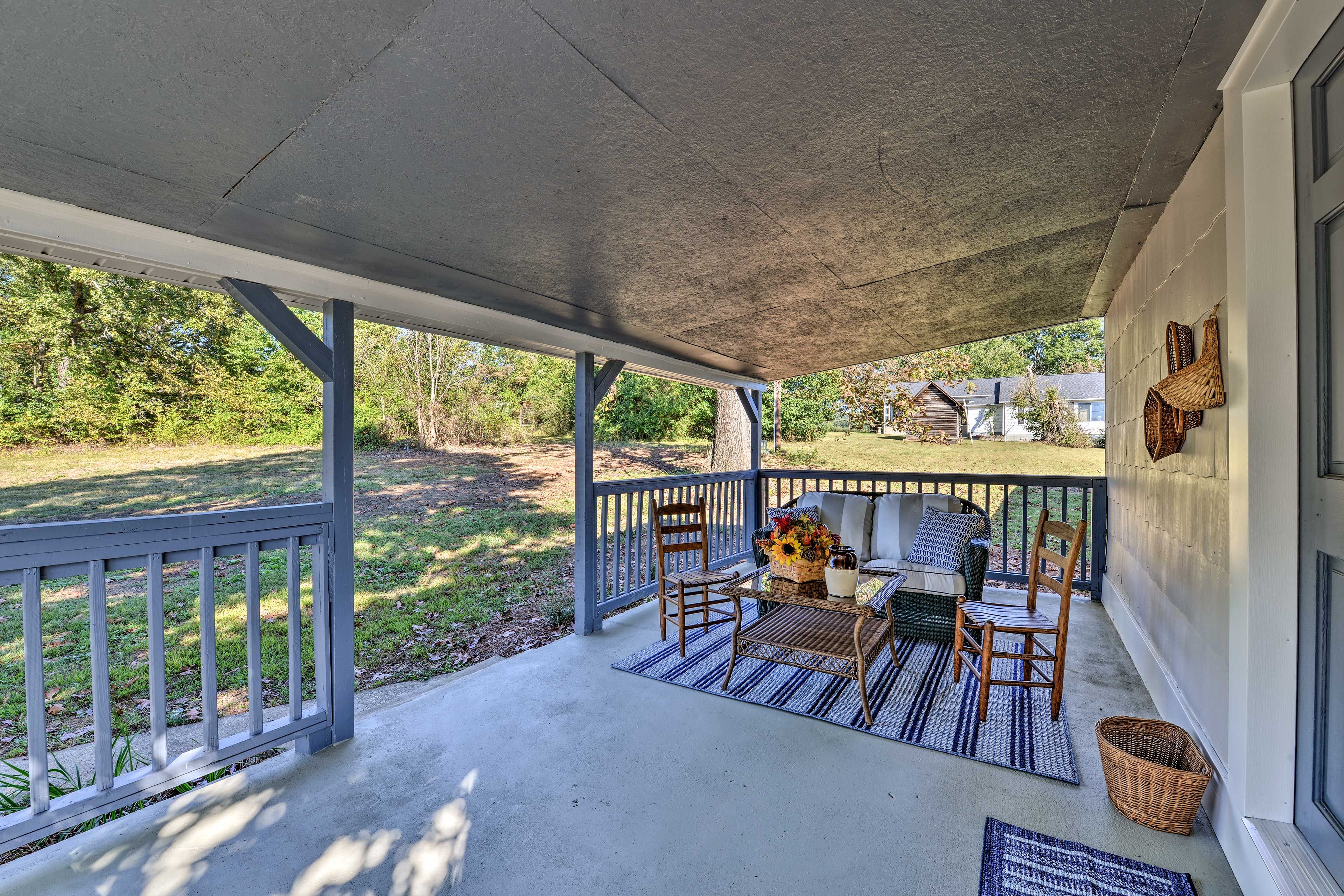 Covered Back Porch & Yard