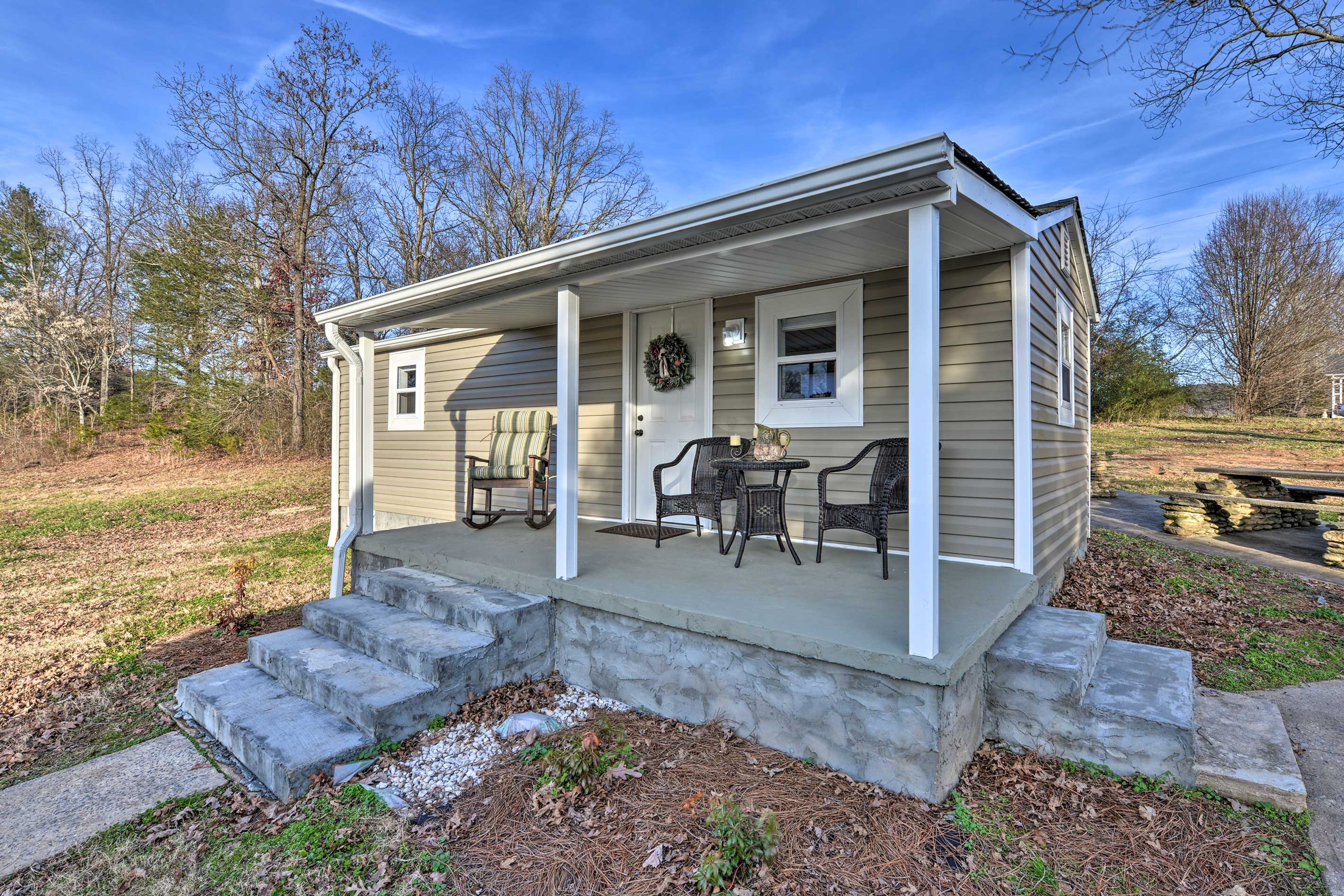 Hudson Vacation Rental | 1BR | 1BA | 360 Sq Ft | Stairs Required