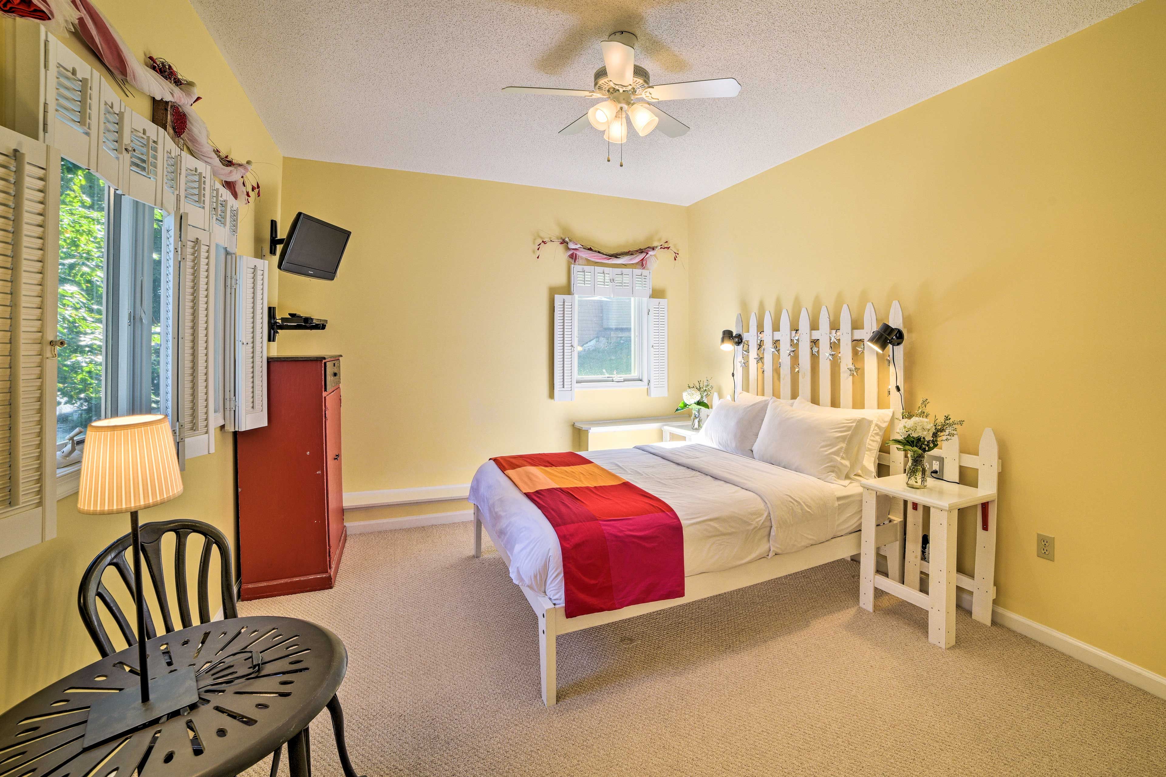 Bedroom 3 | Queen Bed | 1st Floor | Linens Provided