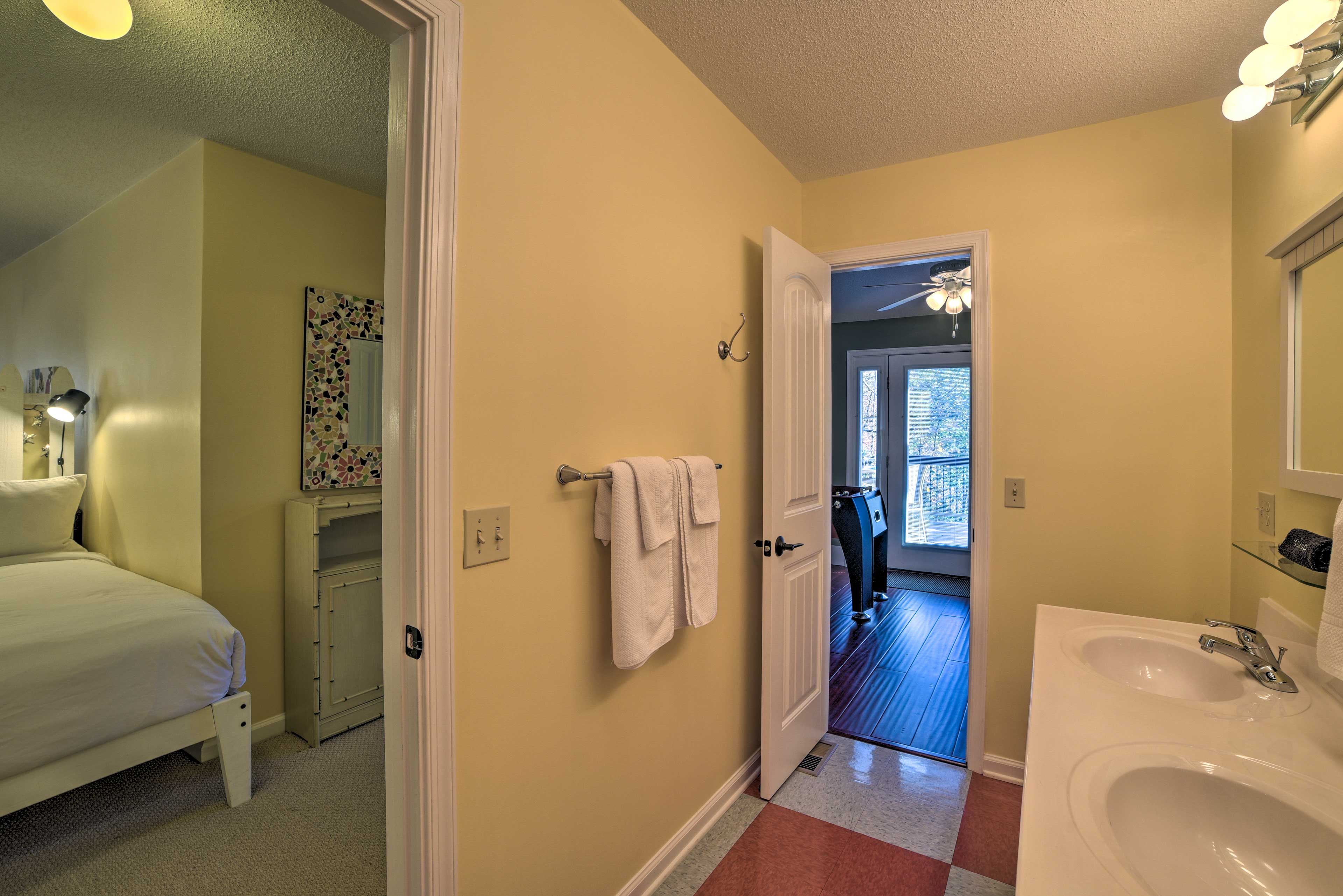 Full Bathroom | 2nd Floor