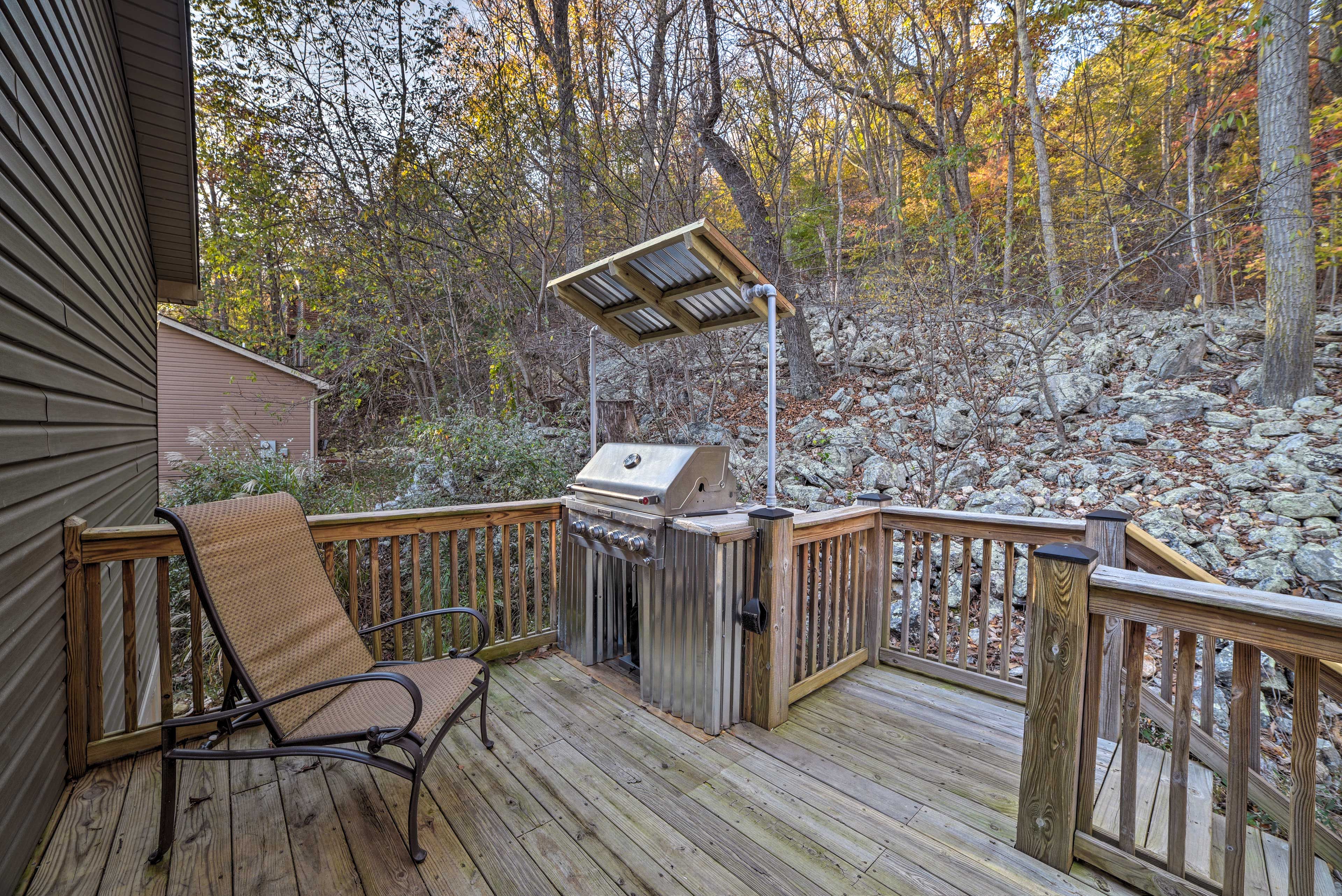 Back Deck | Gas Grill | Rear Entry | 2nd Floor