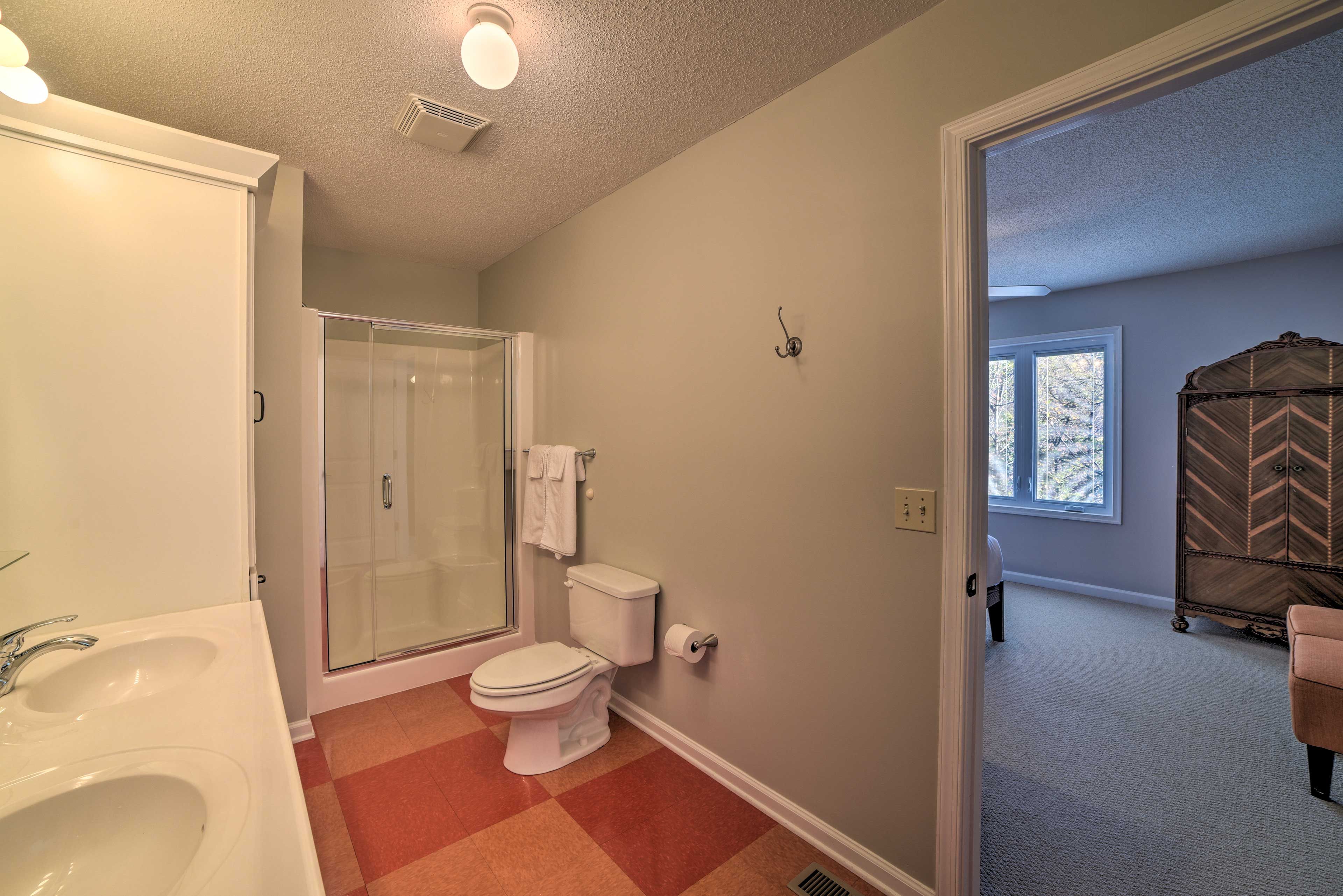 En-Suite Bath | Towels Provided