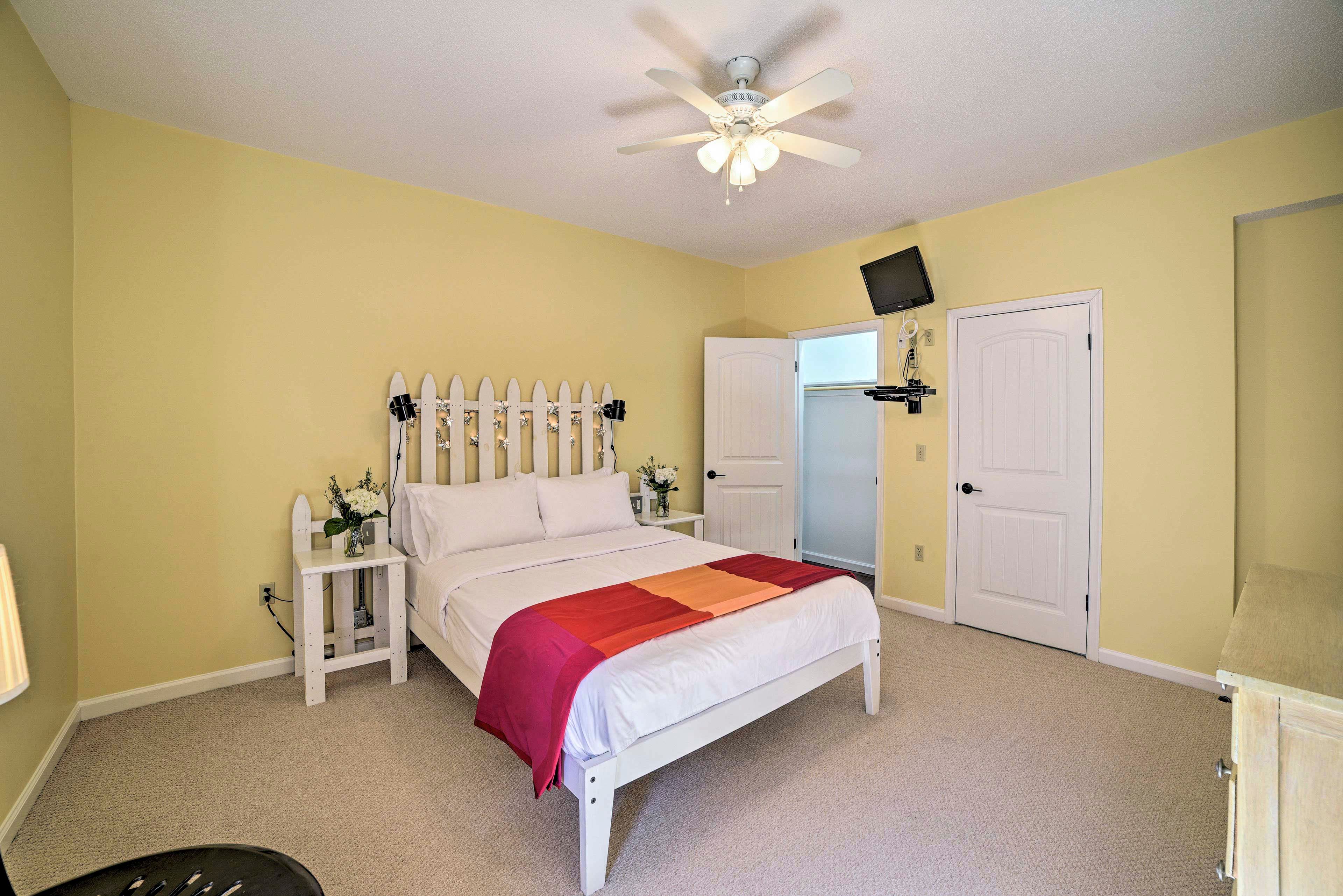 Bedroom 4 | Queen Bed | 1st Floor | Linens Provided