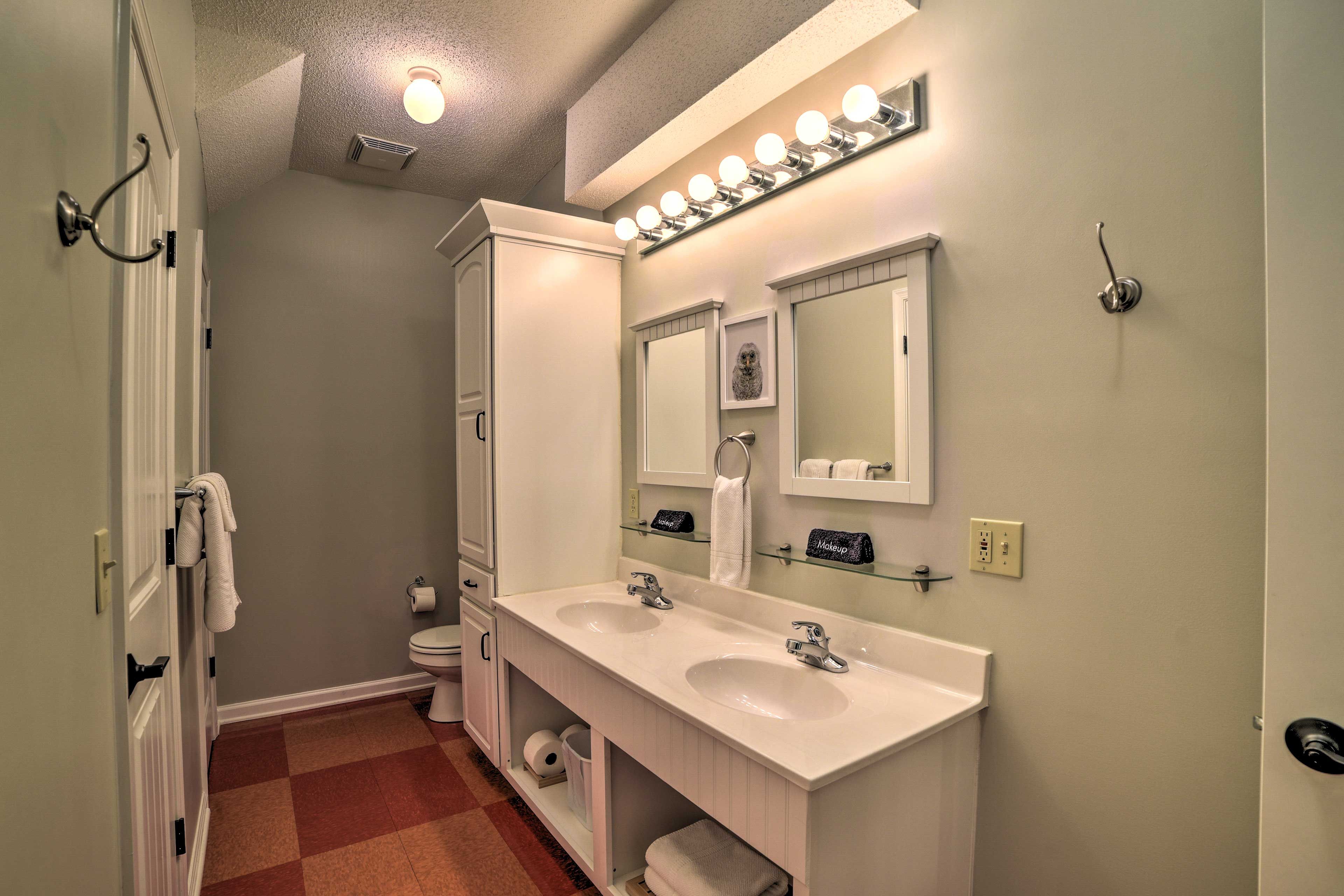 En-Suite Bath 2