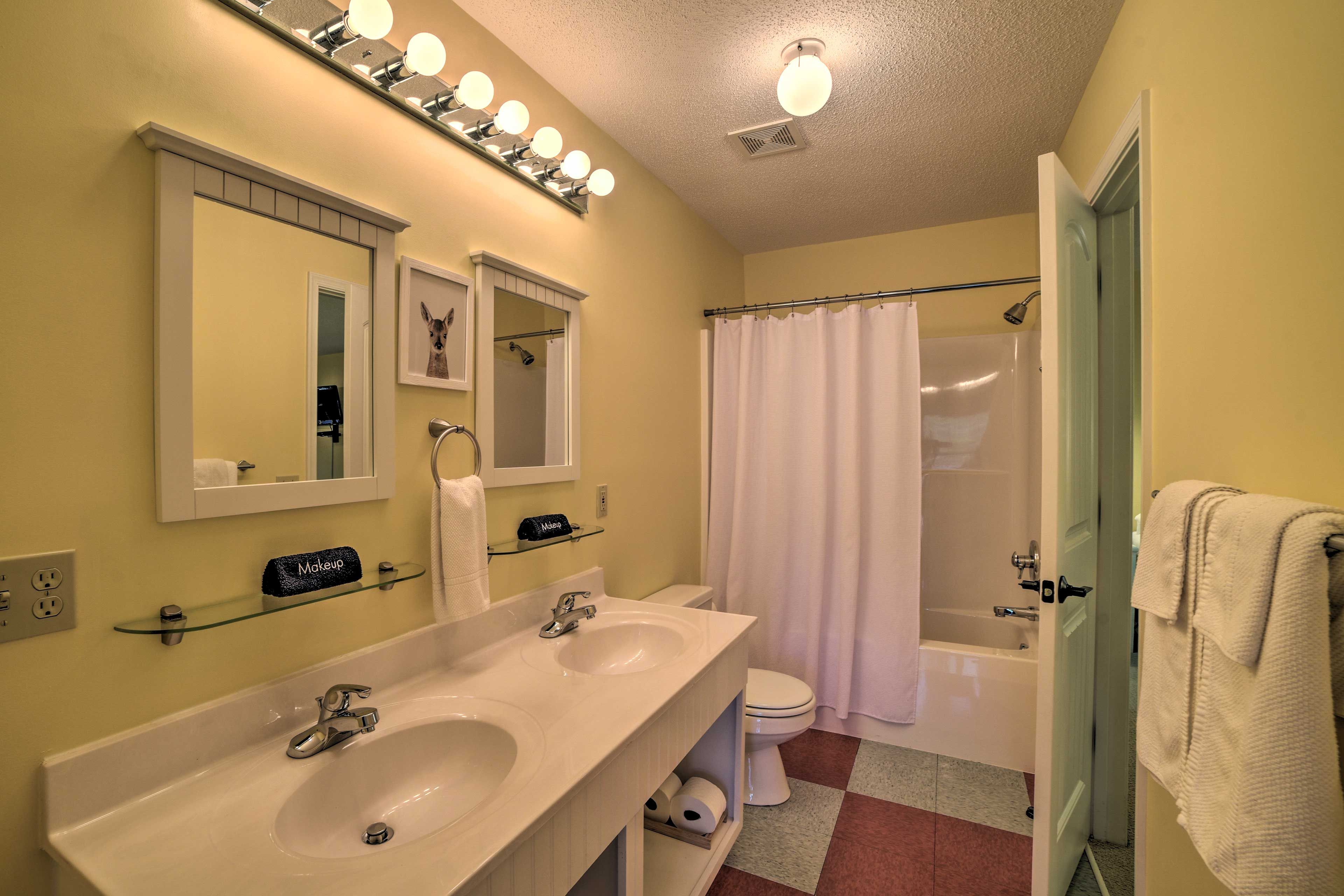 Full Bathroom | 2nd Floor
