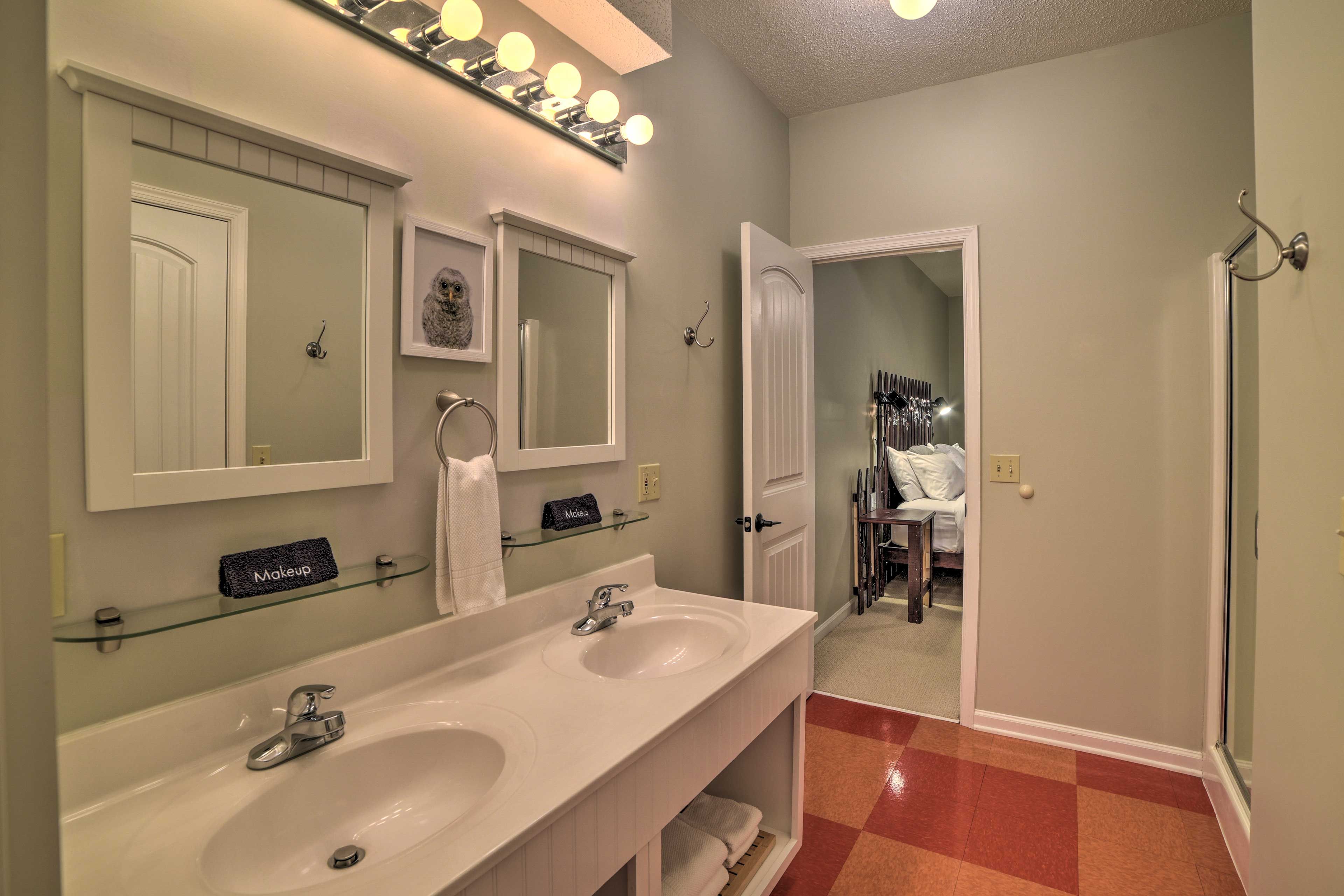 En-Suite Bath 2