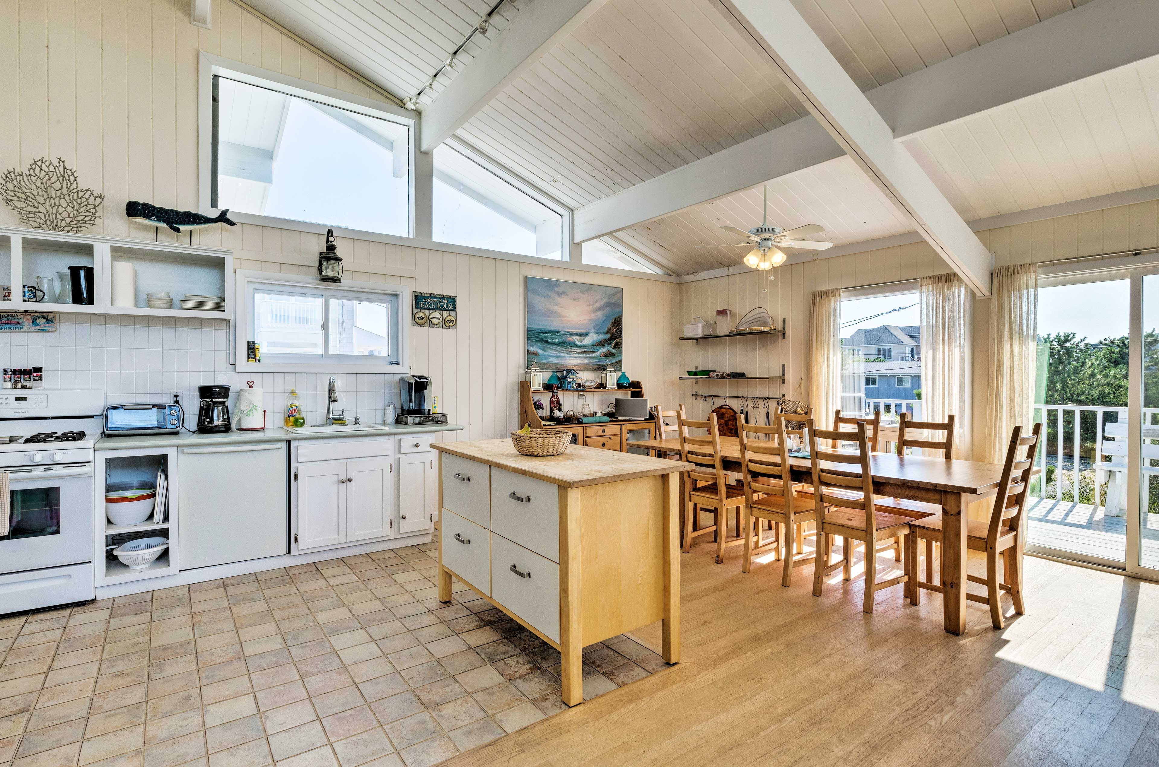 Dining Table | Dishware & Flatware Provided