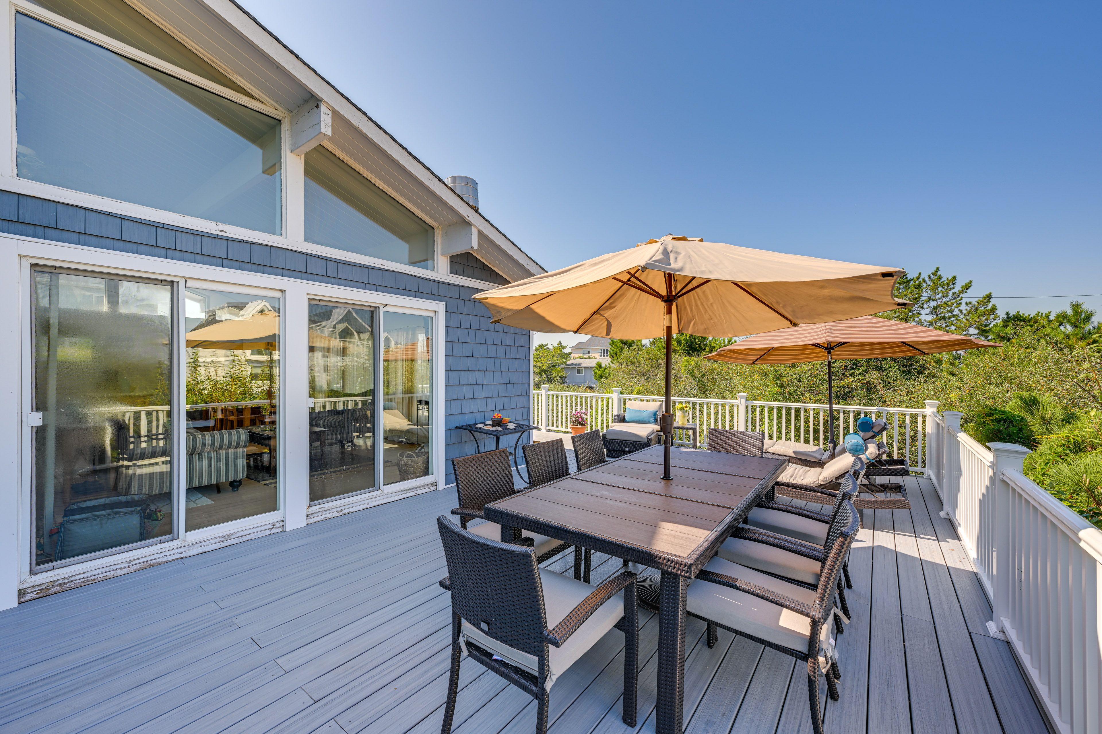 Deck | Outdoor Dining | Lounge Chairs | Gas Grill
