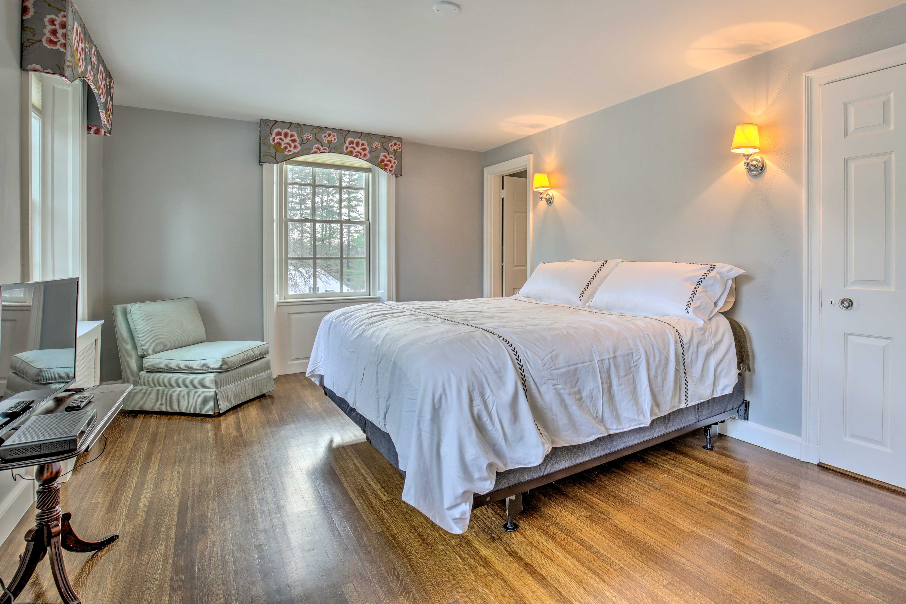 Bedroom 5 | Queen Bed