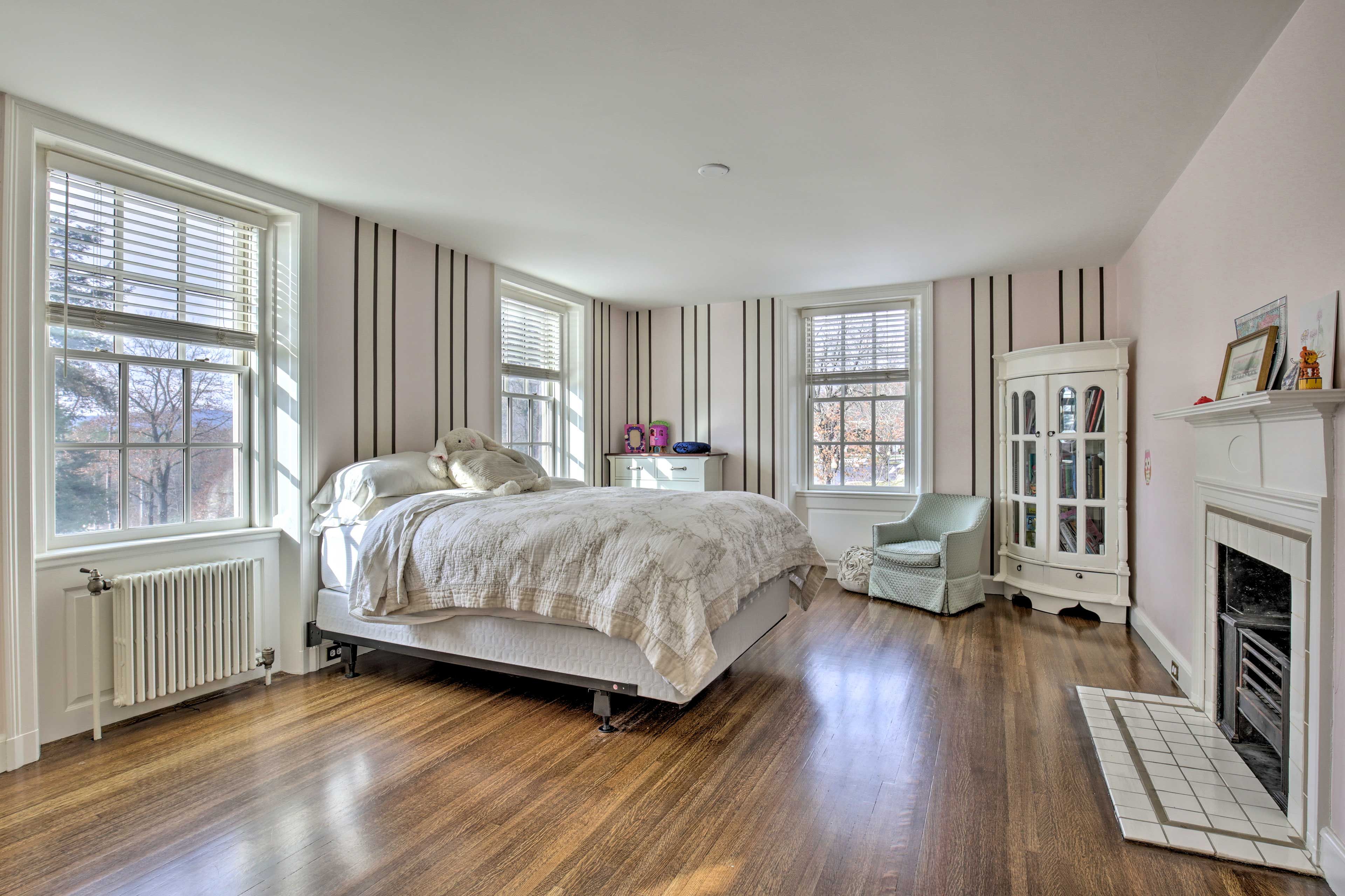 Bedroom 2 | King Bed