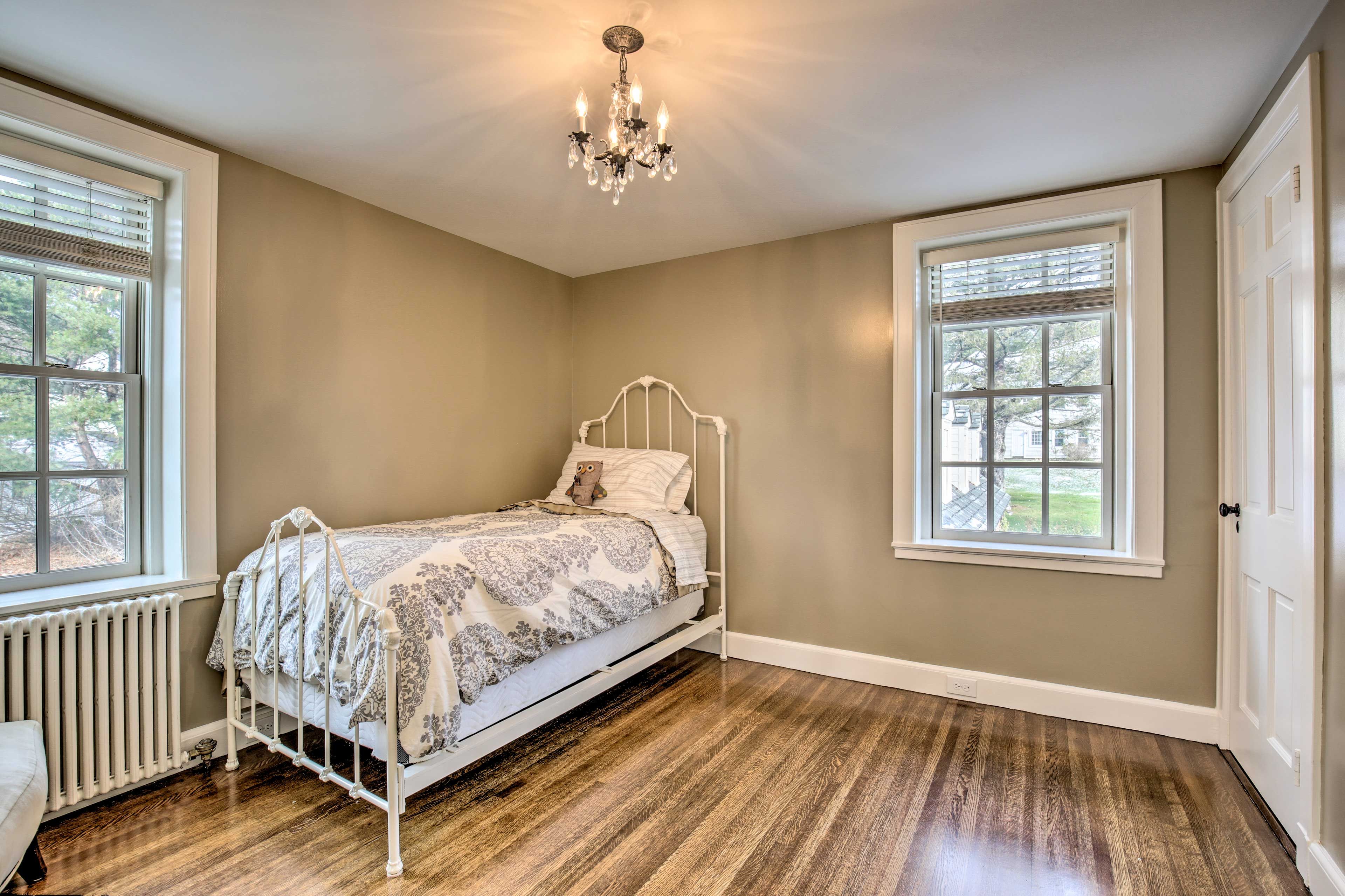 Bedroom 8 |  Twin Bed