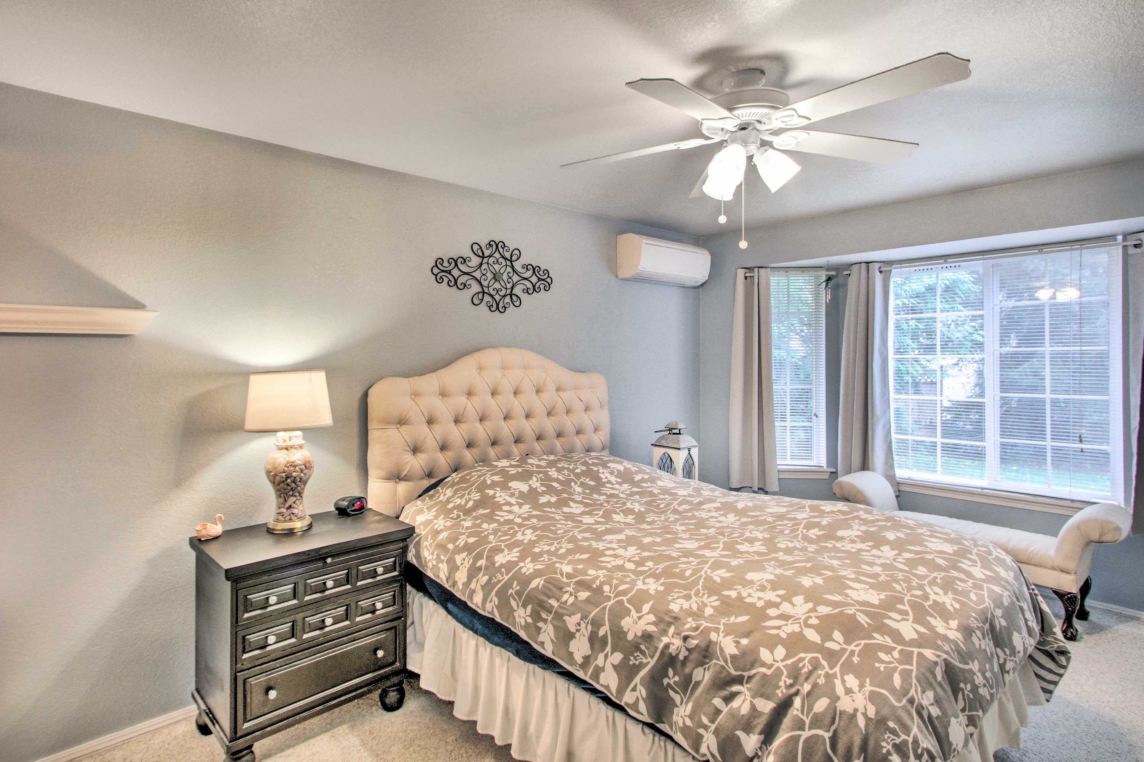 Bedroom 1 | Queen Bed | En-Suite Bathroom