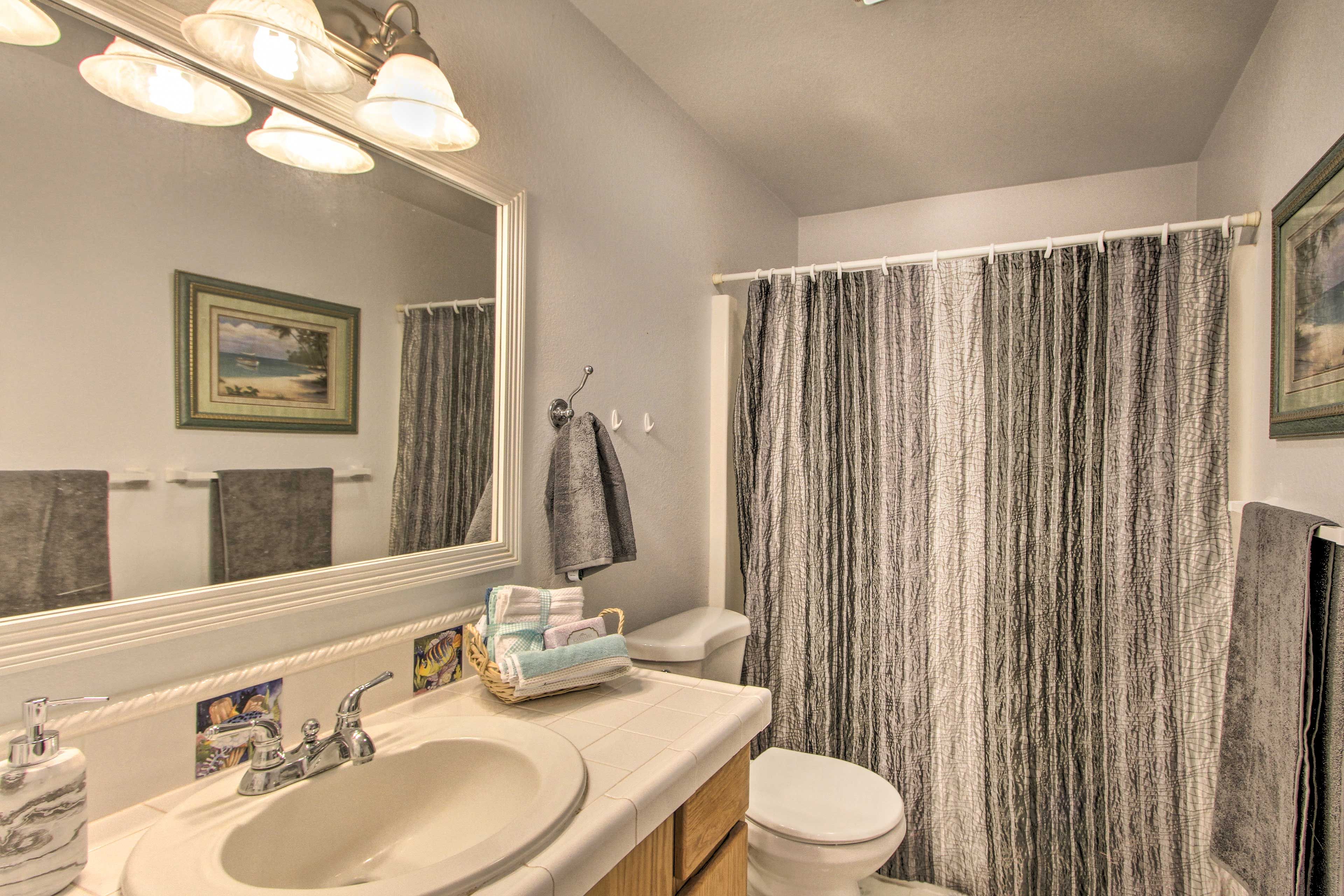 Full Bathroom | Complimentary Toiletries