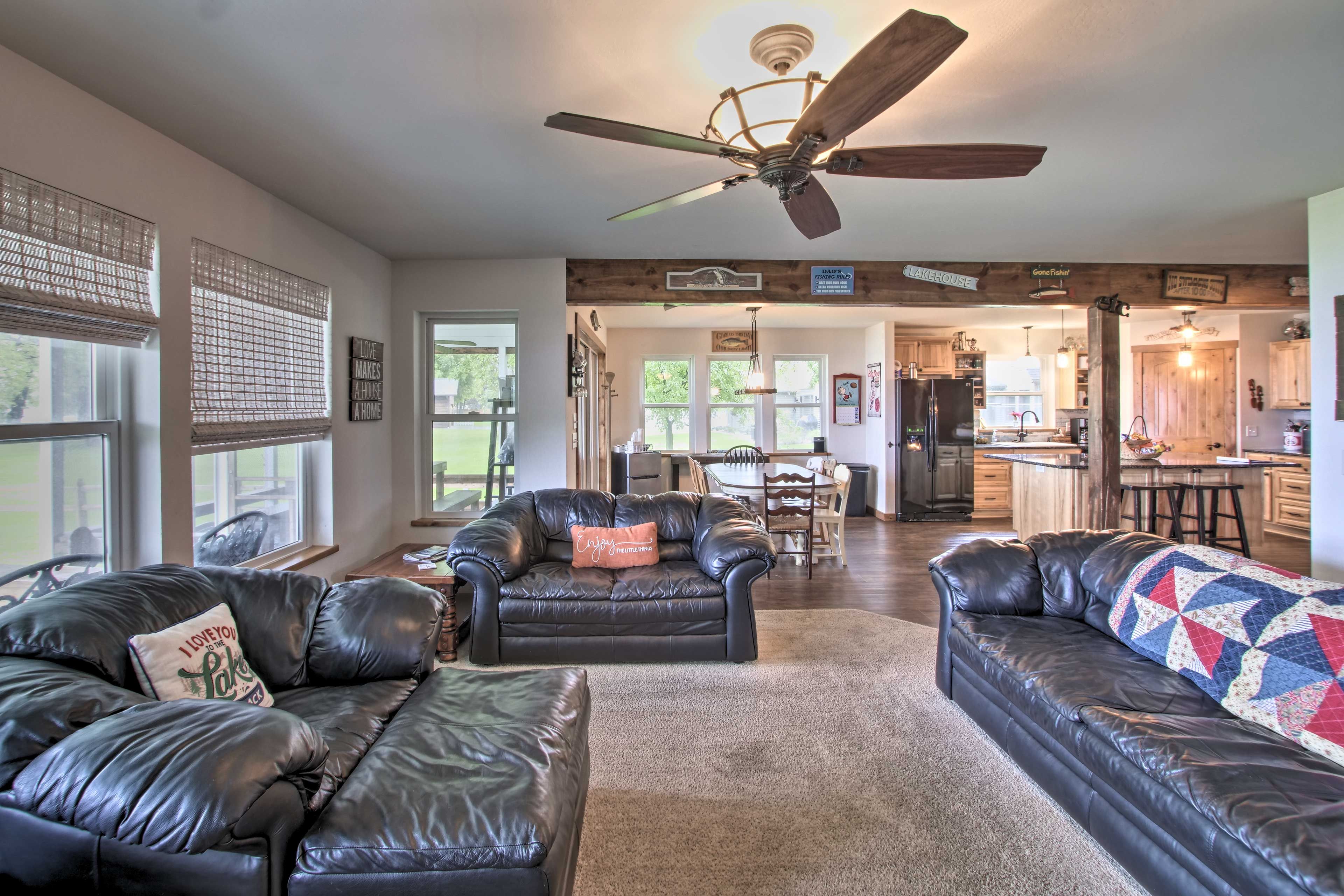 Living Room | Smart TV | Free WiFi | Central Heating