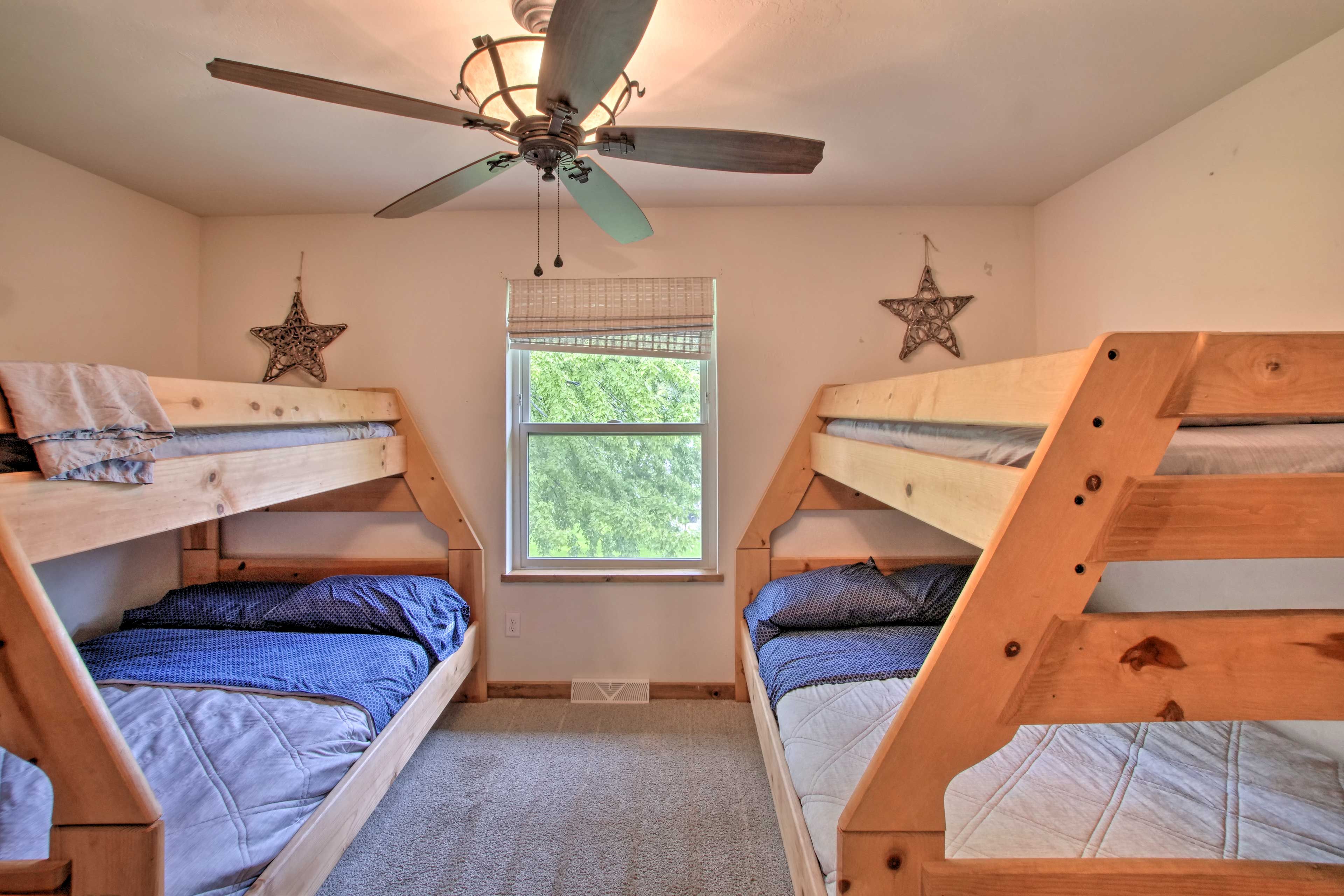 Bedroom 4 | 2 Twin/Queen Bunk Beds