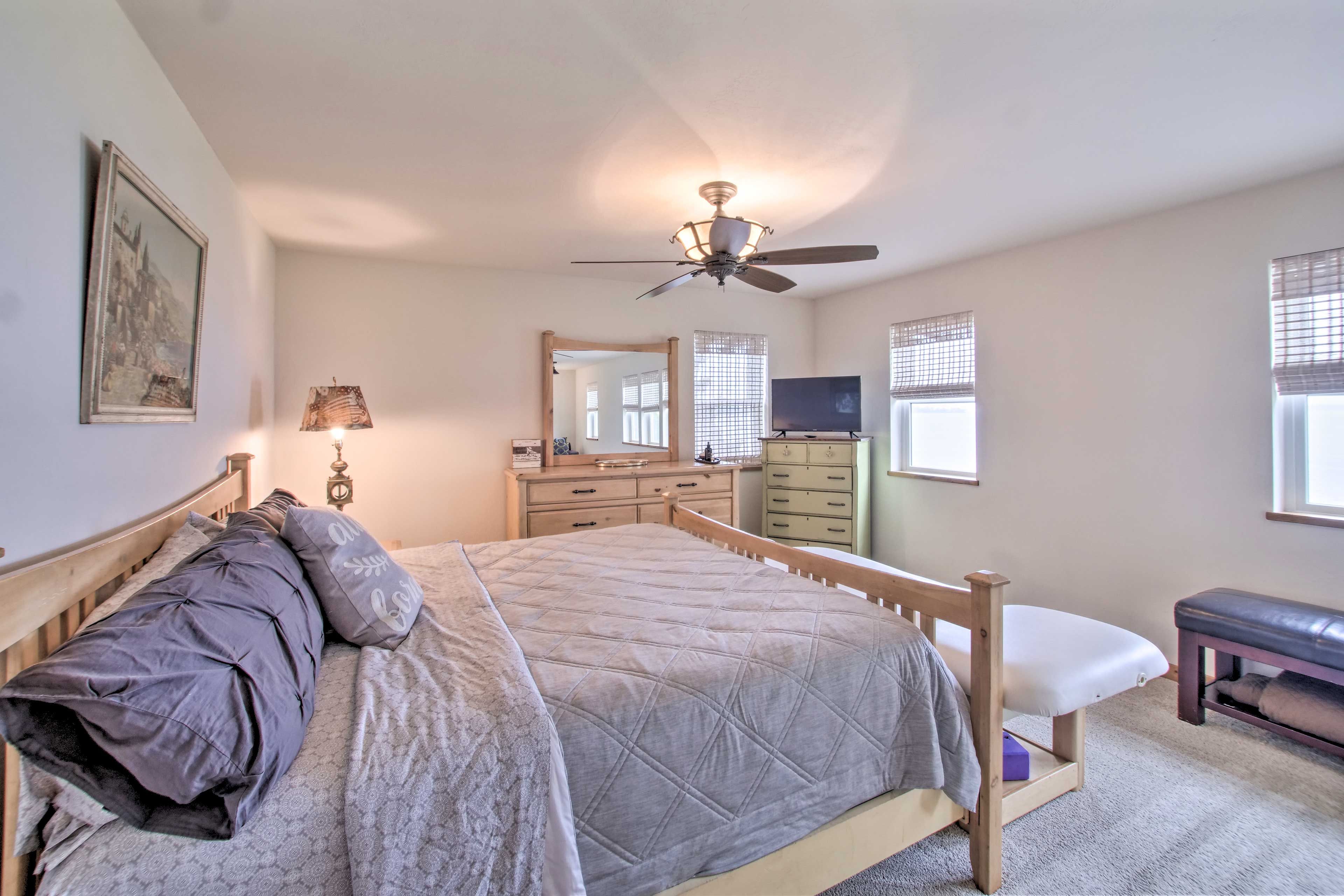 Bedroom 1 | King Bed | Twin/Queen Bunk Bed | Linens Provided