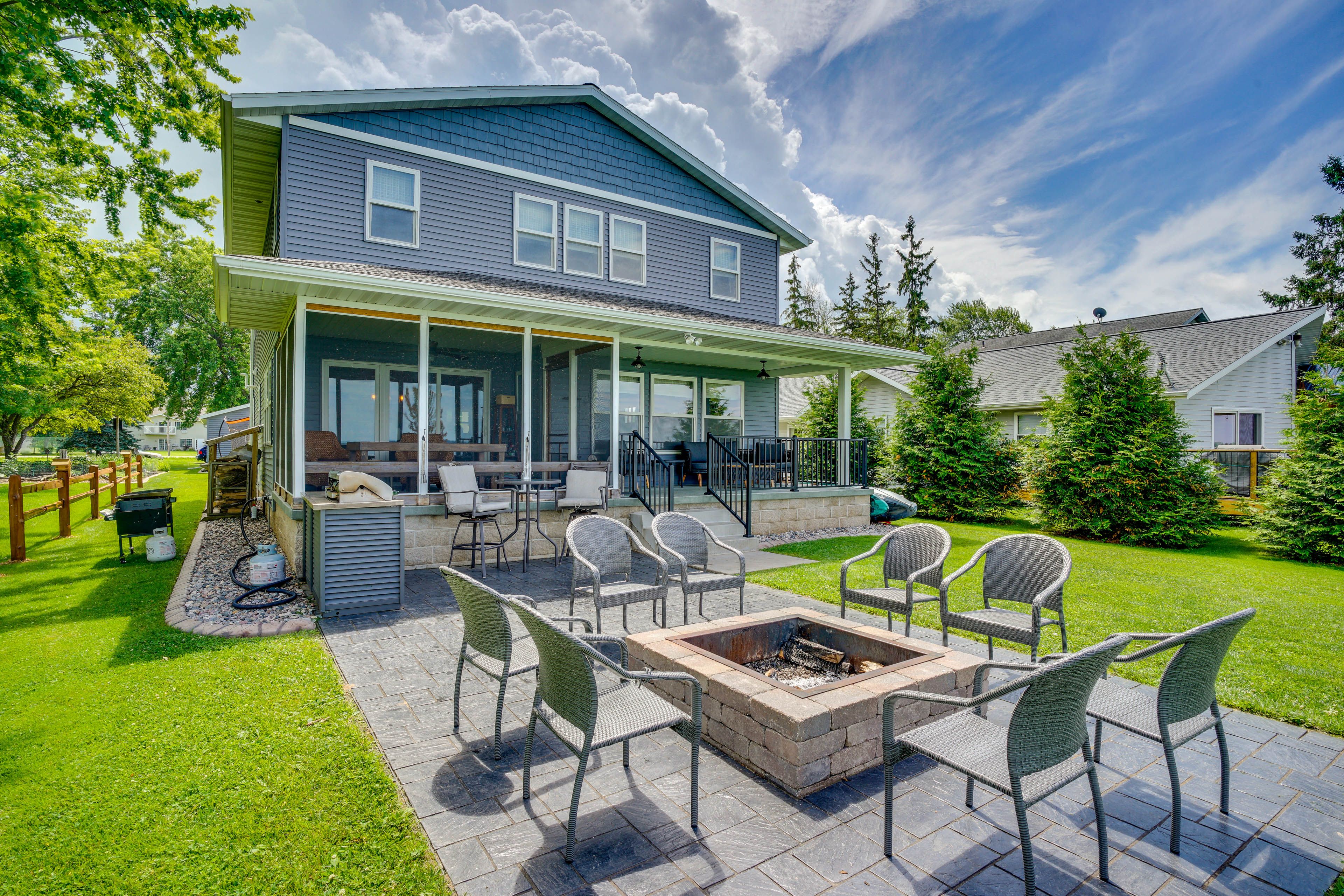 Patio | Fire Pit | Gas Grill