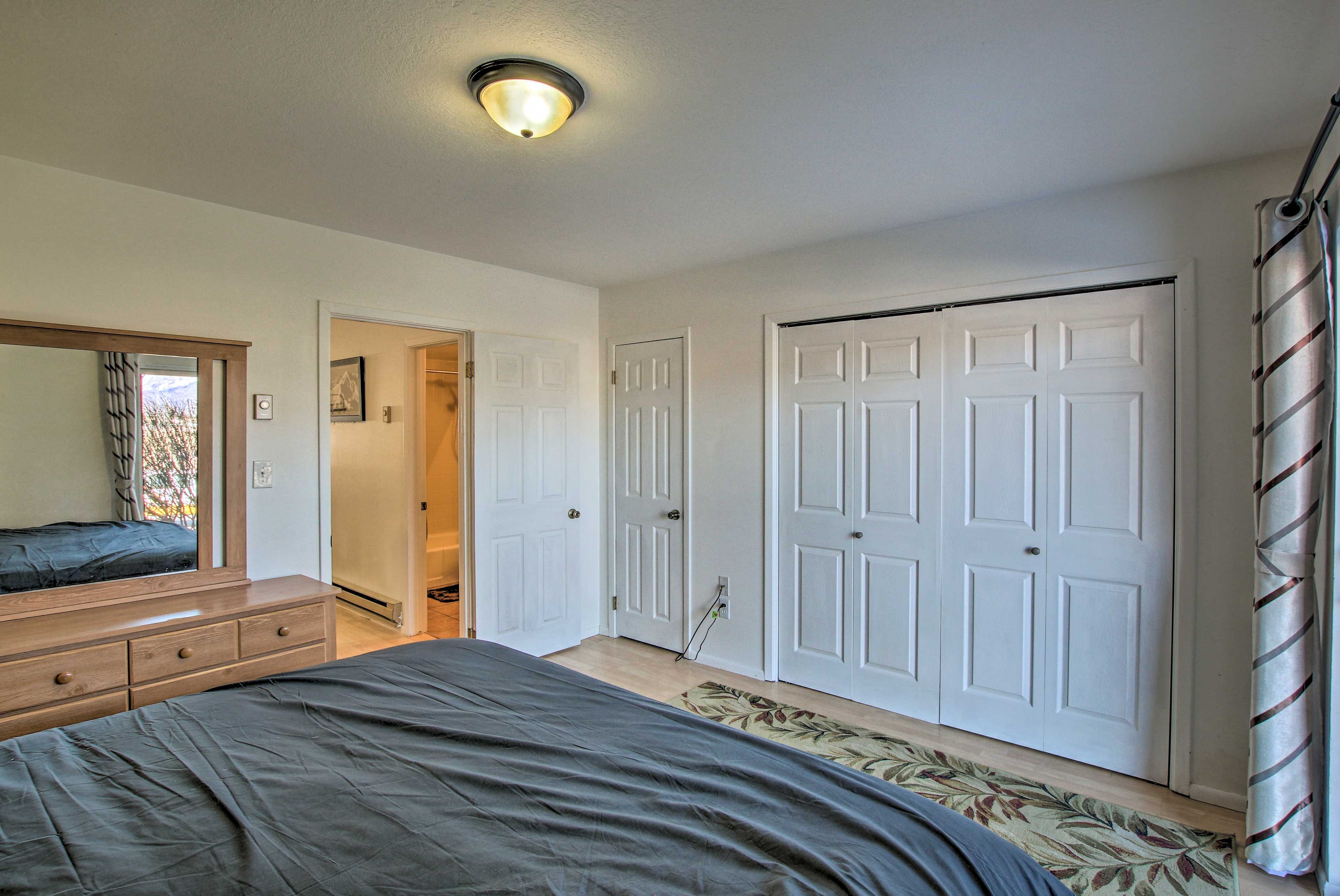 Bedroom | Closet Space