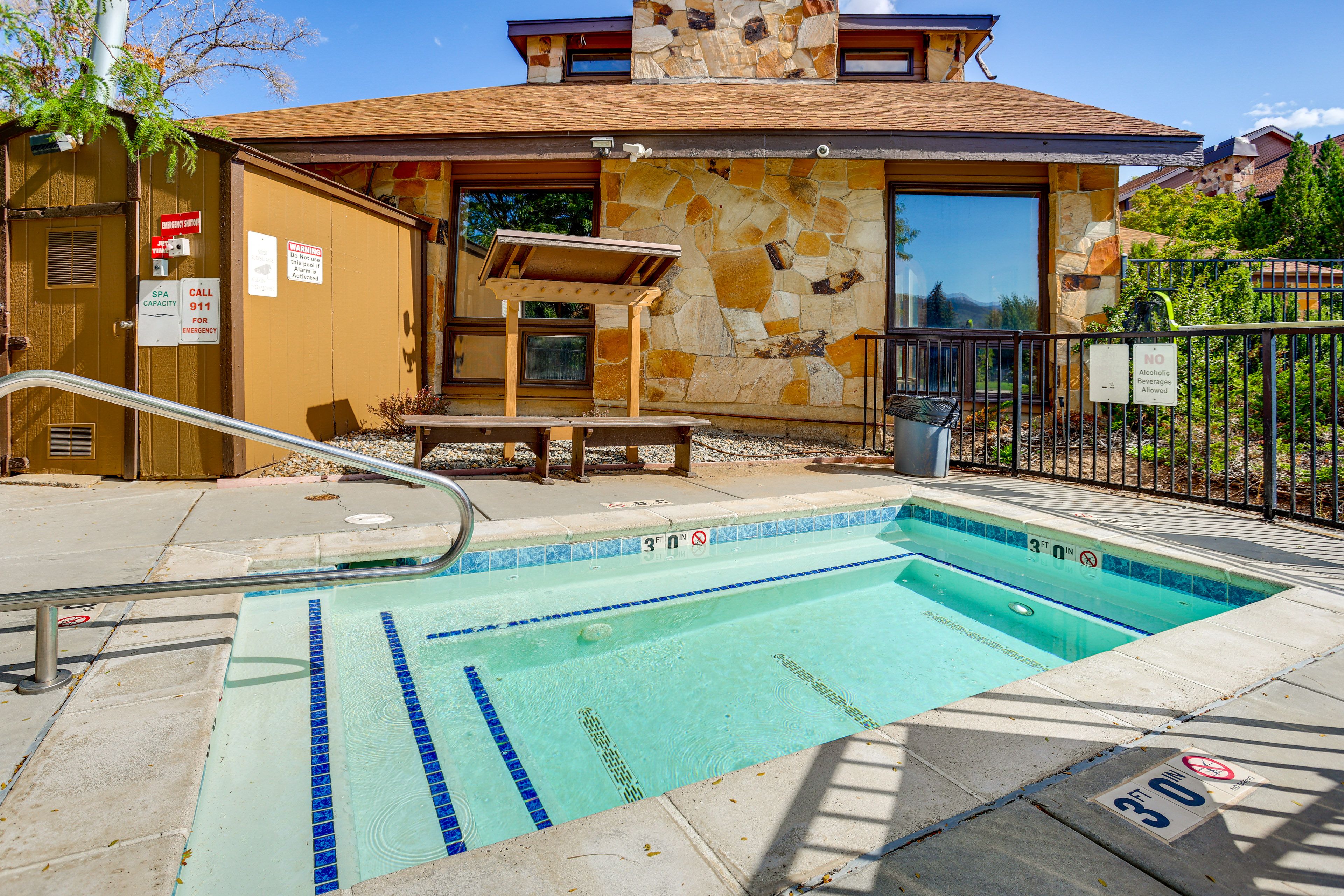 Wolf Lodge Condominiums Amenities | Hot Tub