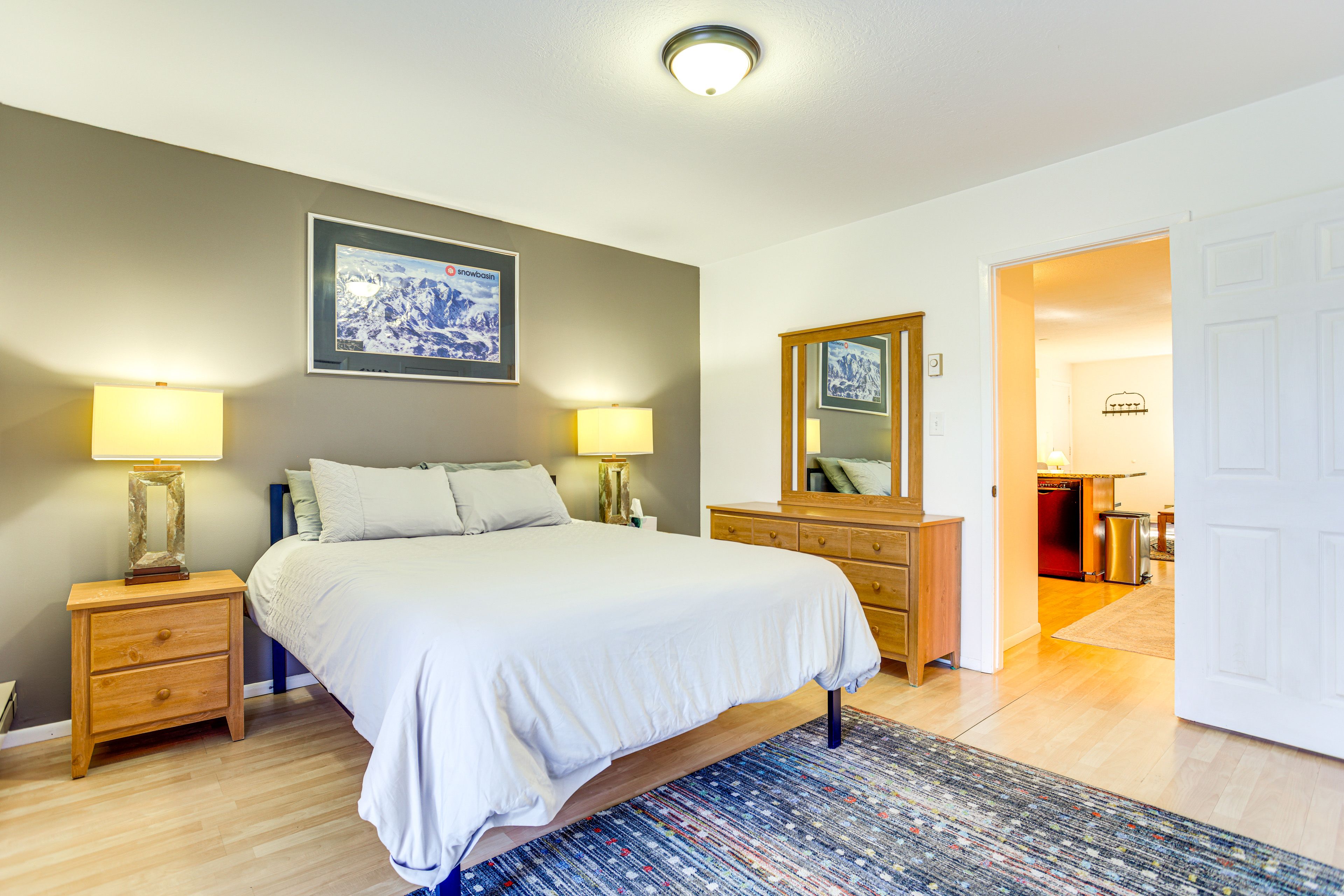 Bedroom | Queen Bed