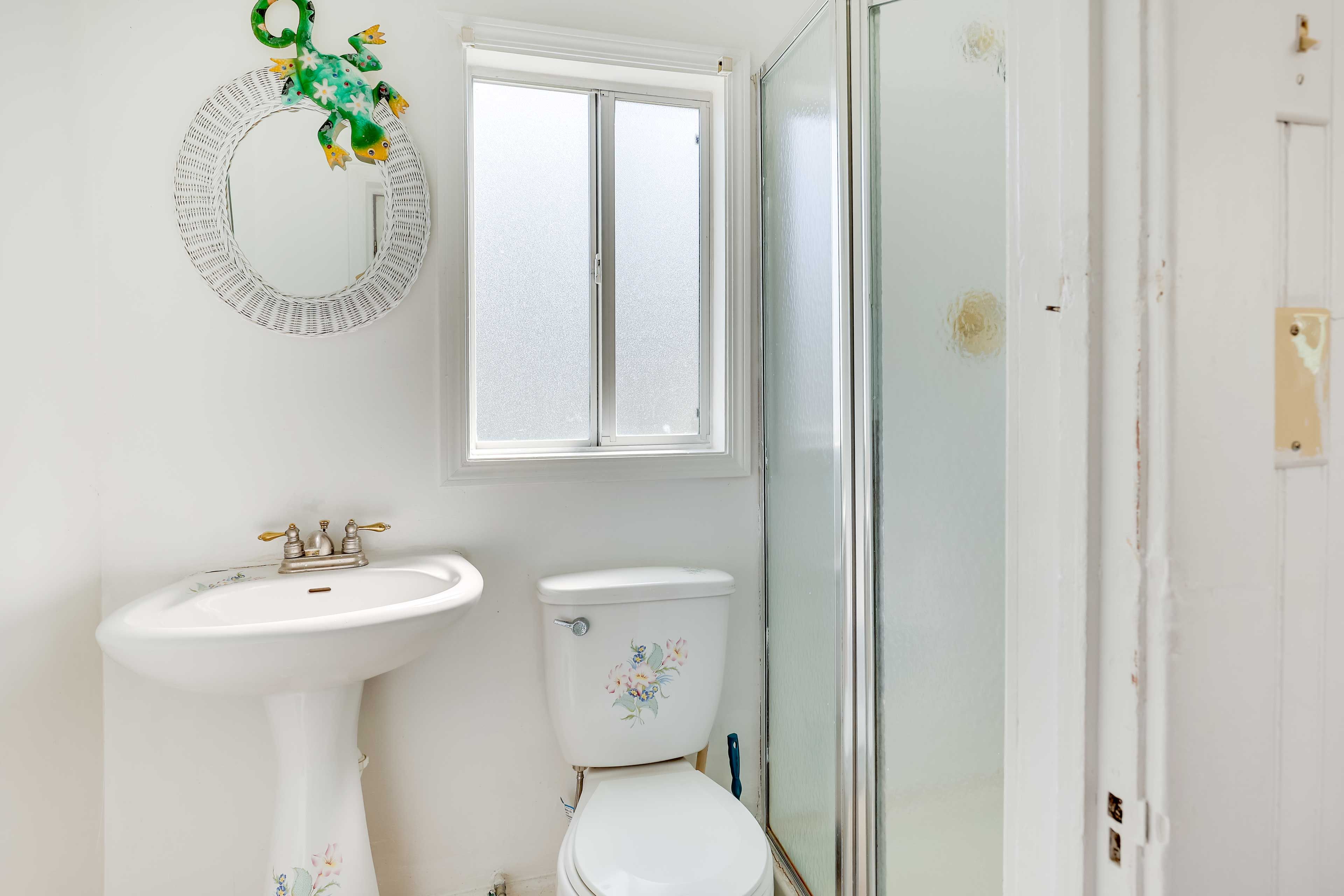 Full Bathroom | Towels Provided