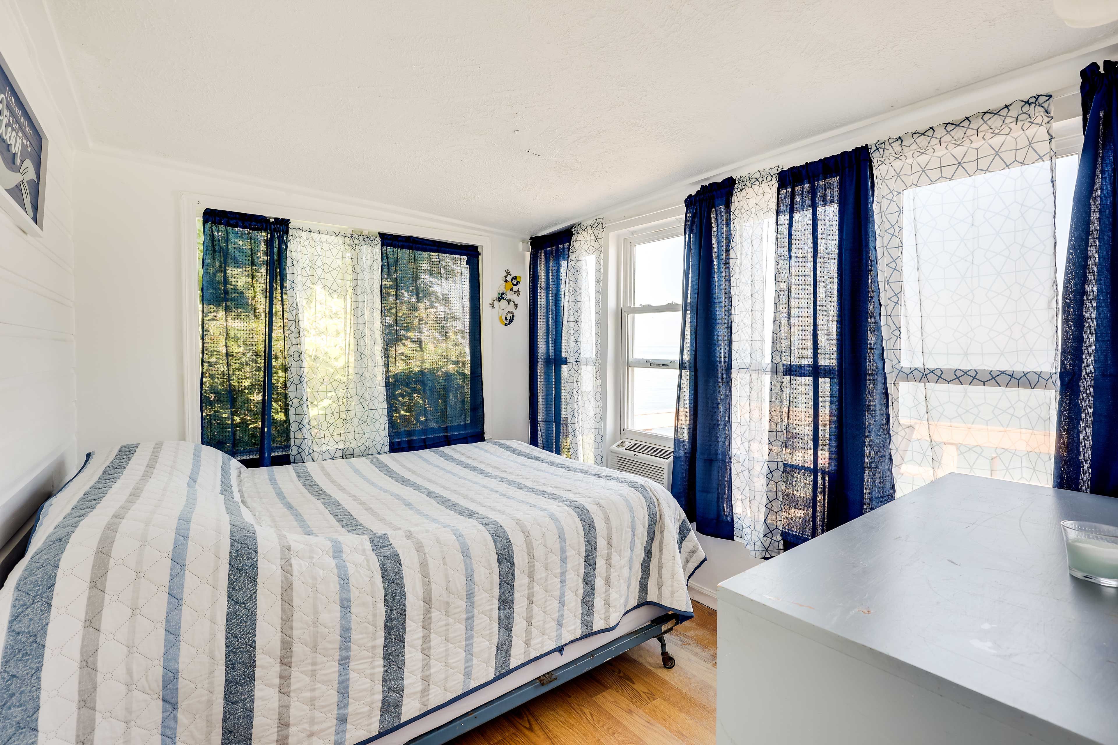 Bedroom 1 | Queen Bed | Linens Provided