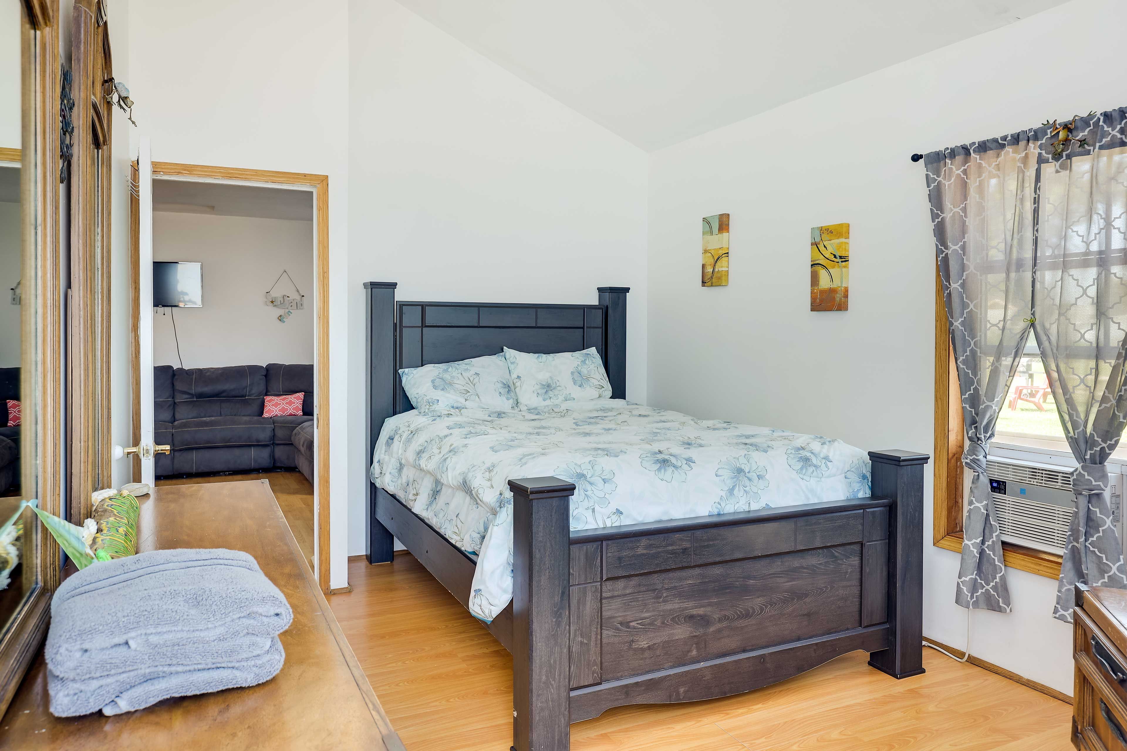 Bedroom 1 | Full Bed | Linens Provided
